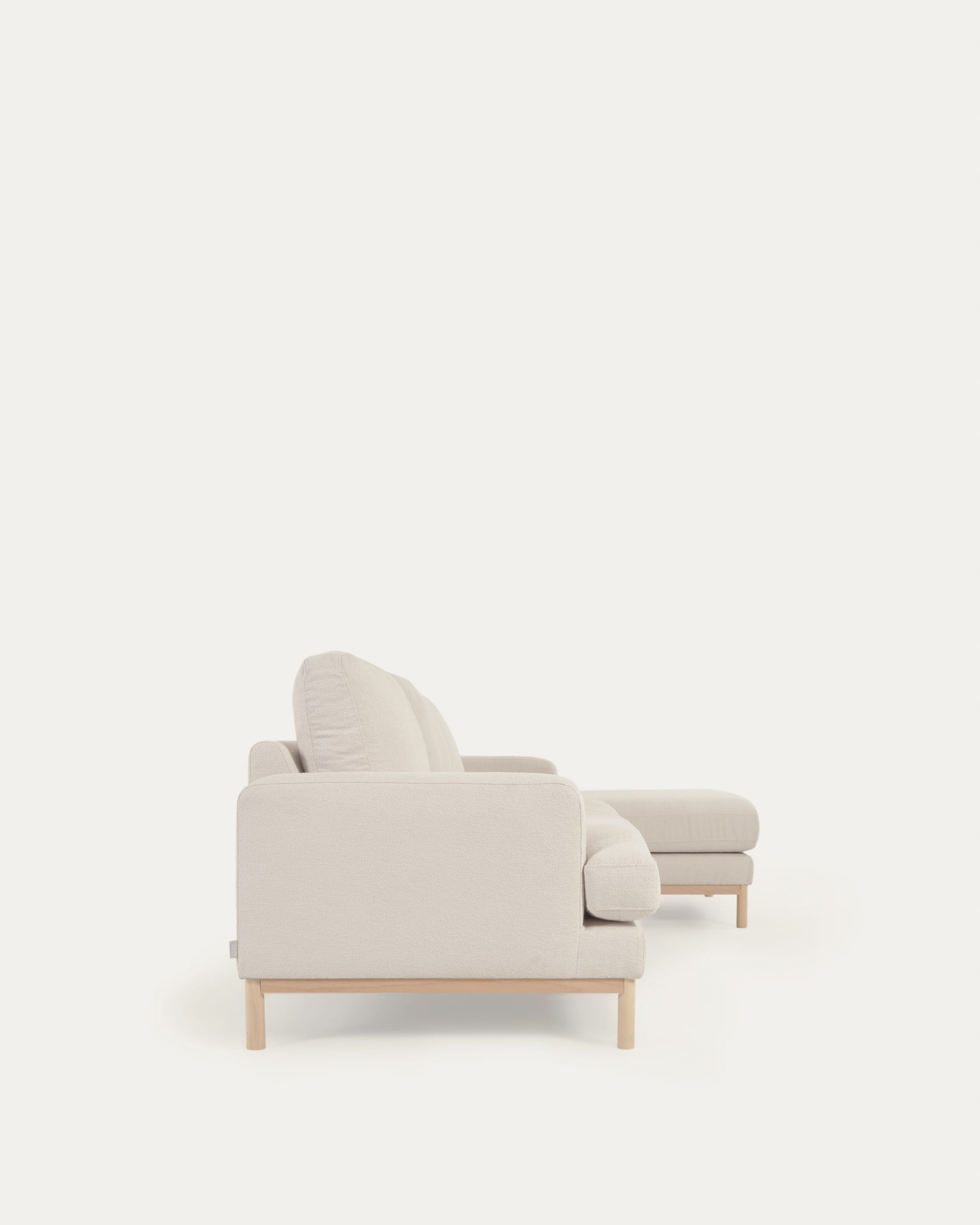 Elegantes 3-Sitzer-Sofa mit rechter Chaiselongue, weißem Mikro-Bouclé-Bezug, recycelter Polsterung, FSC-zertifiziert.