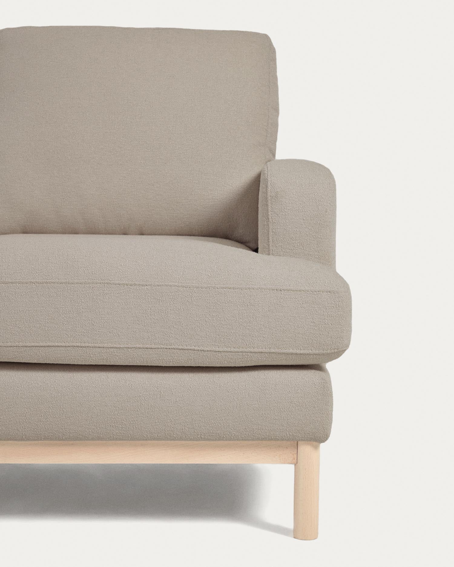 Stylisches Sofa Mihaela von Kave Home: 3-Sitzer mit linksseitiger Chaiselongue, umweltfreundlicher Mikro-Bouclé-Bezug in elegantem Grau, perfekt für dein Zuhause.