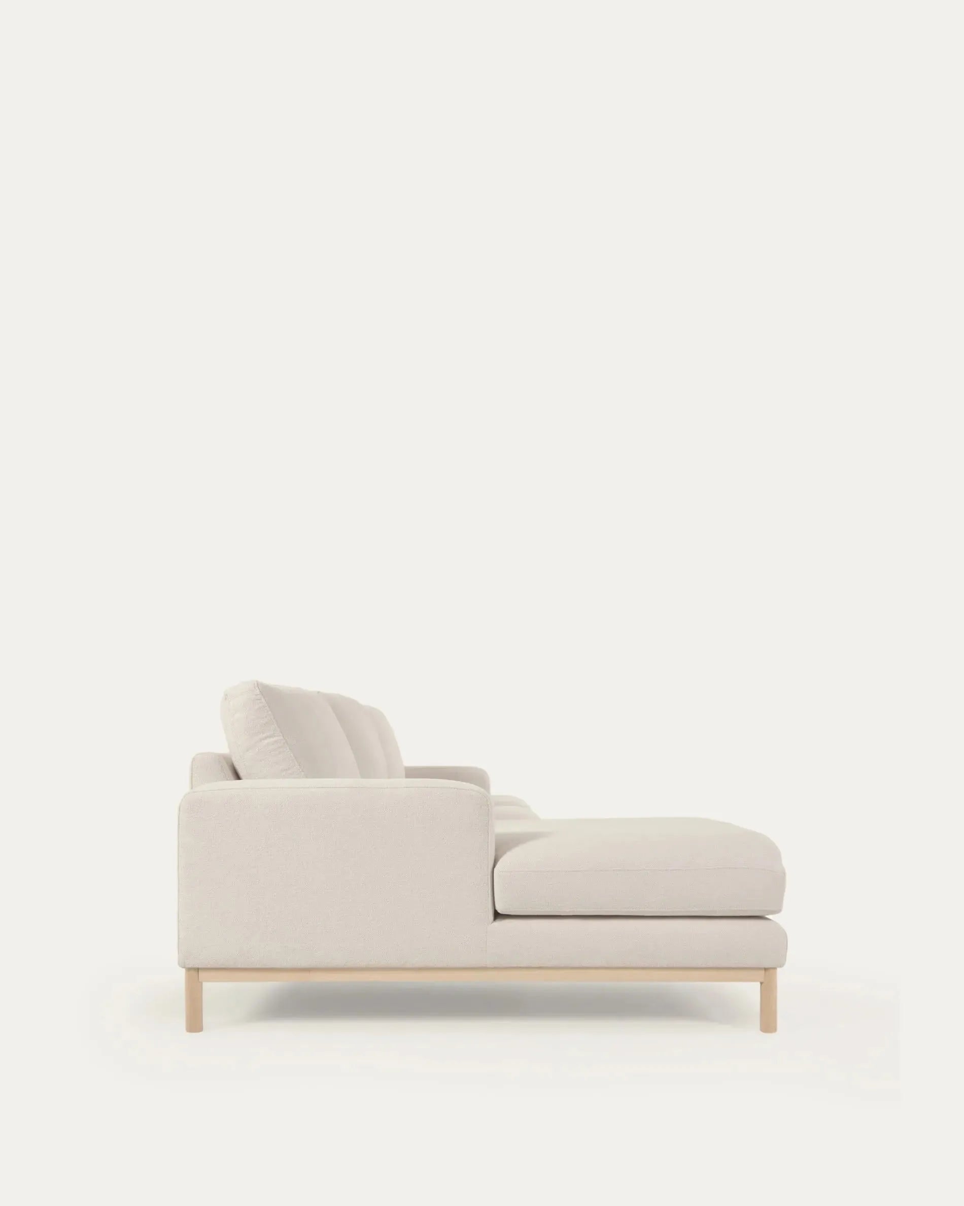 Modernes Sofa Mihaela, 3-Sitzer mit linker Chaise Longue, weißer Mikro-Bouclé-Bezug, 264 cm, FSC-zertifiziert, von Kave Home.