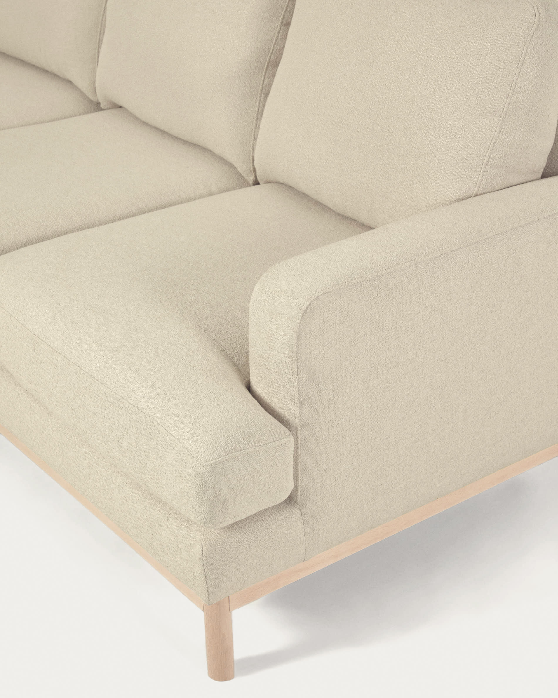 Elegantes 3-Sitzer-Sofa Mihaela mit linker Chaise Longue, weißem Mikro-Bouclé-Bezug, nachhaltig und stilvoll.