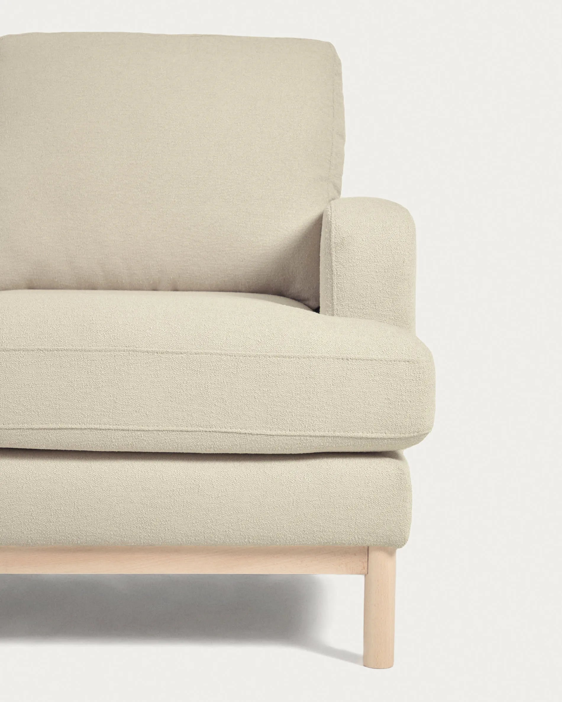 Elegantes 3-Sitzer-Sofa Mihaela mit linker Chaise Longue, weißer Mikro-Bouclé-Bezug, 264 cm, FSC-zertifiziert, von Kave Home.