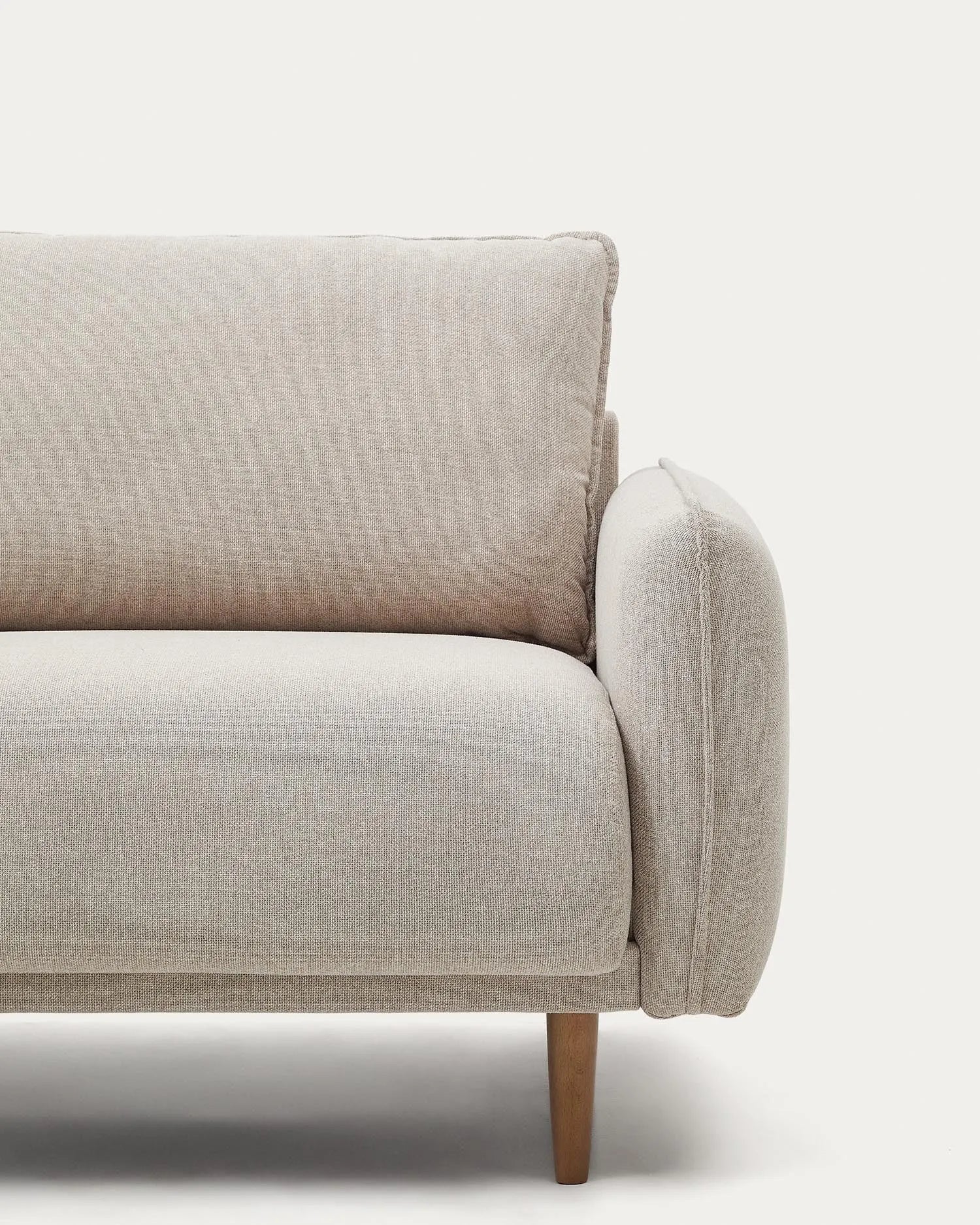 Stilvolles Carlota 2-Sitzer-Sofa in Beige, 184 cm, aus nachhaltigen Materialien, perfekt für moderne und elegante Wohnräume.