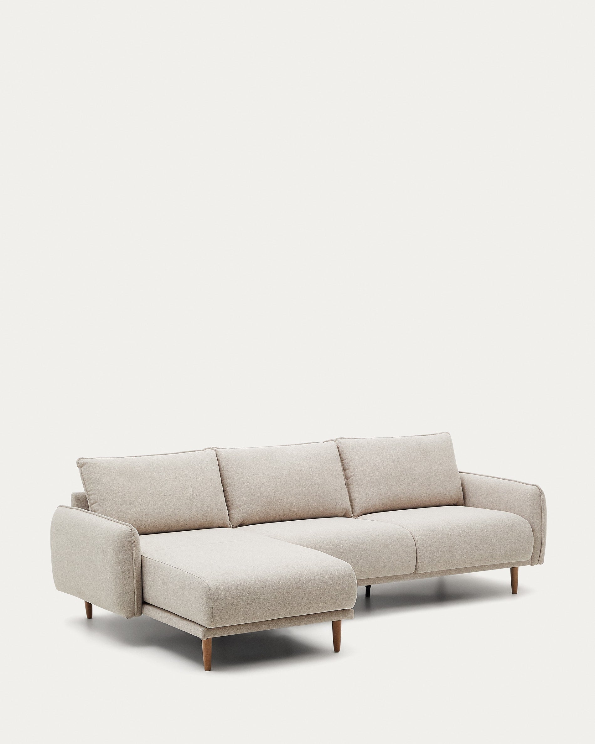 Elegantes, nachhaltiges 3-Sitzer-Sofa mit flexibler Chaiselongue, umweltfreundlicher Füllung und FSC-zertifiziertem Holz.