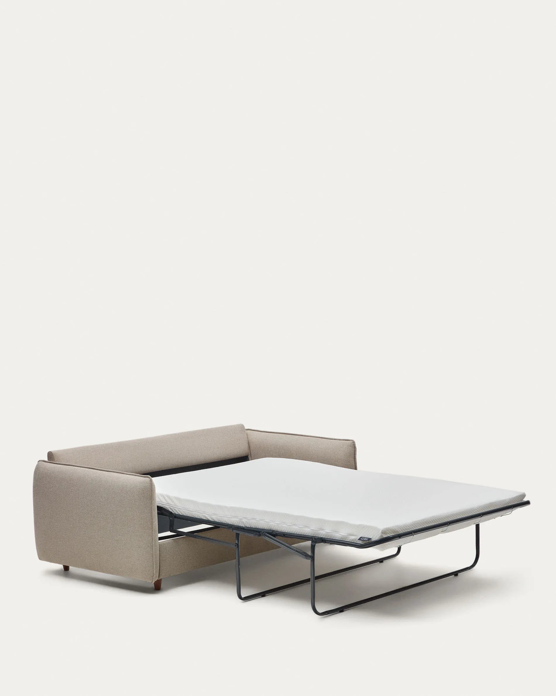 Das Carlota Bettsofa in Beige, 2-Sitzer, aus Chenille, kombiniert Stil und Komfort, mit FSC-zertifiziertem Holzrahmen.