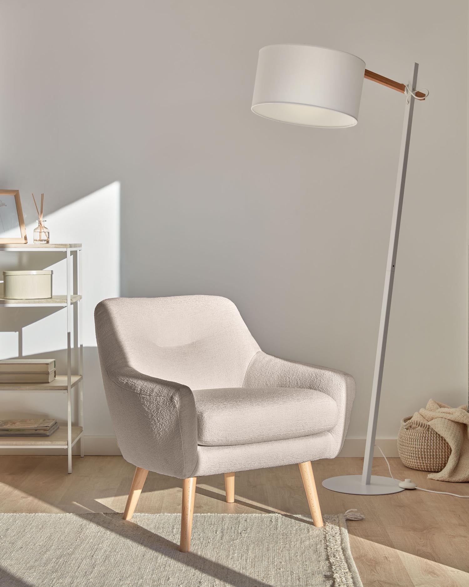 Candela Sessel Mikro-Bouclé in Grau FSC Mix Credit in Grau präsentiert im Onlineshop von KAQTU Design AG. Sessel ist von Kave Home