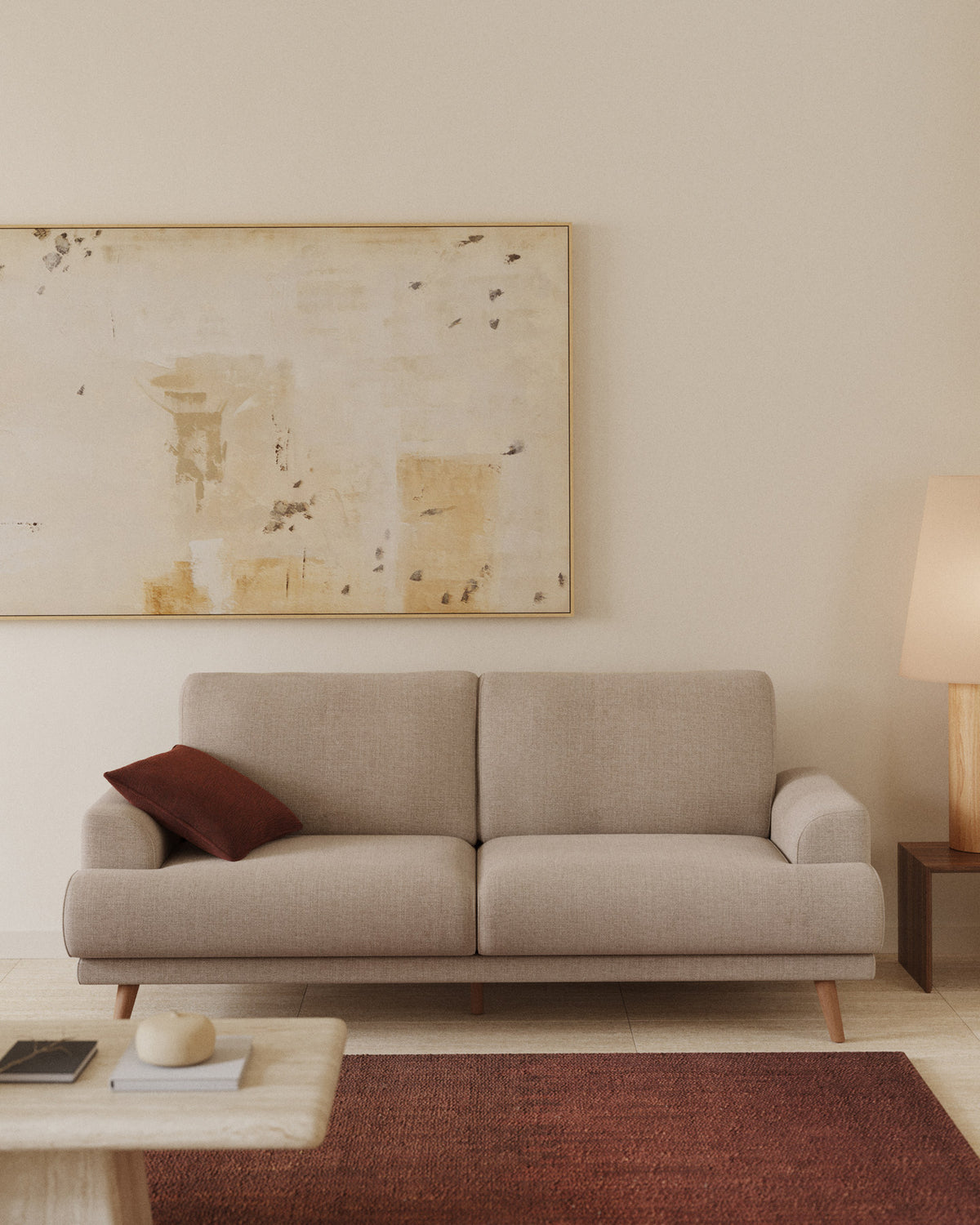 3-Sitzer-Sofa Karin in Beige mit Beinen aus massivem Buchenholz mit walnussfarbener Oberfläche 231 cm in Beige präsentiert im Onlineshop von KAQTU Design AG. 3er Sofa ist von Kave Home