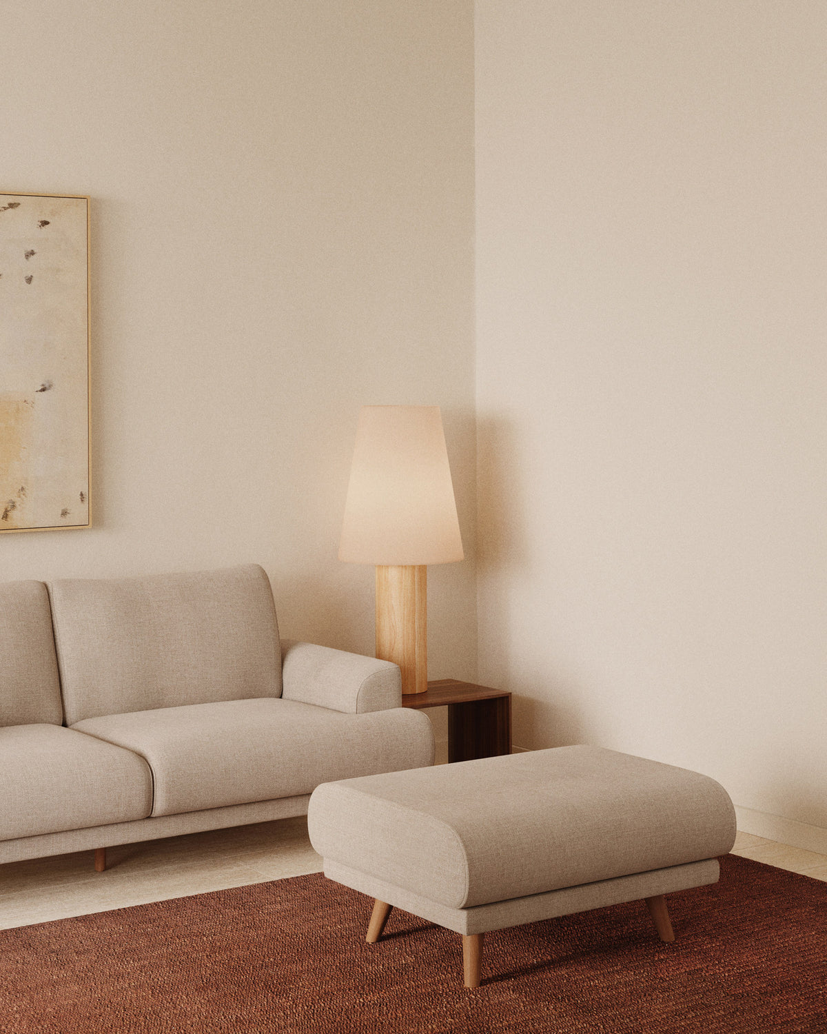 Fussablage Karin aus beiger Chenille mit Beinen aus massivem Buchenholz mit walnussfarbener Oberfläche 90 x 70 cm in Beige präsentiert im Onlineshop von KAQTU Design AG. Pouf ist von Kave Home