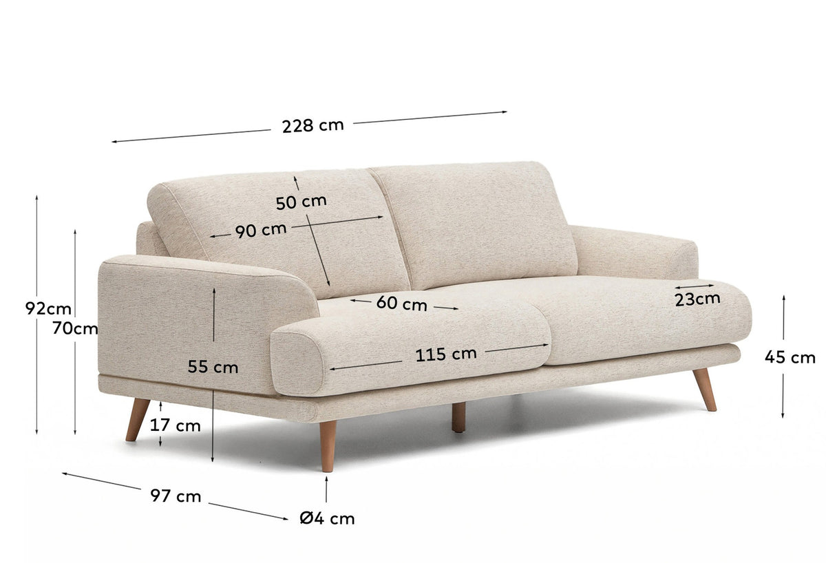 3-Sitzer-Sofa Karin aus beiger Chenille mit Beinen aus massivem Buchenholz mit Finish in natürlichem Farbton 228 cm in Beige präsentiert im Onlineshop von KAQTU Design AG. 3er Sofa ist von Kave Home