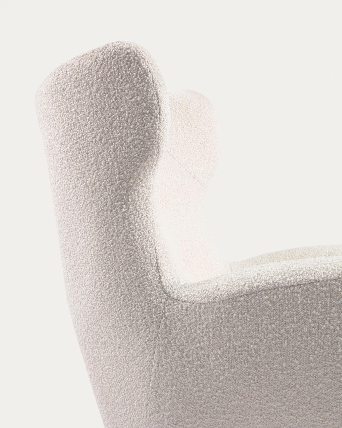 Patio Sessel mit Bouclé-Polsterung in Weiß und Beinen aus massivem Buchenholz natur FSC Mix Credit in Weiß präsentiert im Onlineshop von KAQTU Design AG. Sessel ist von Kave Home