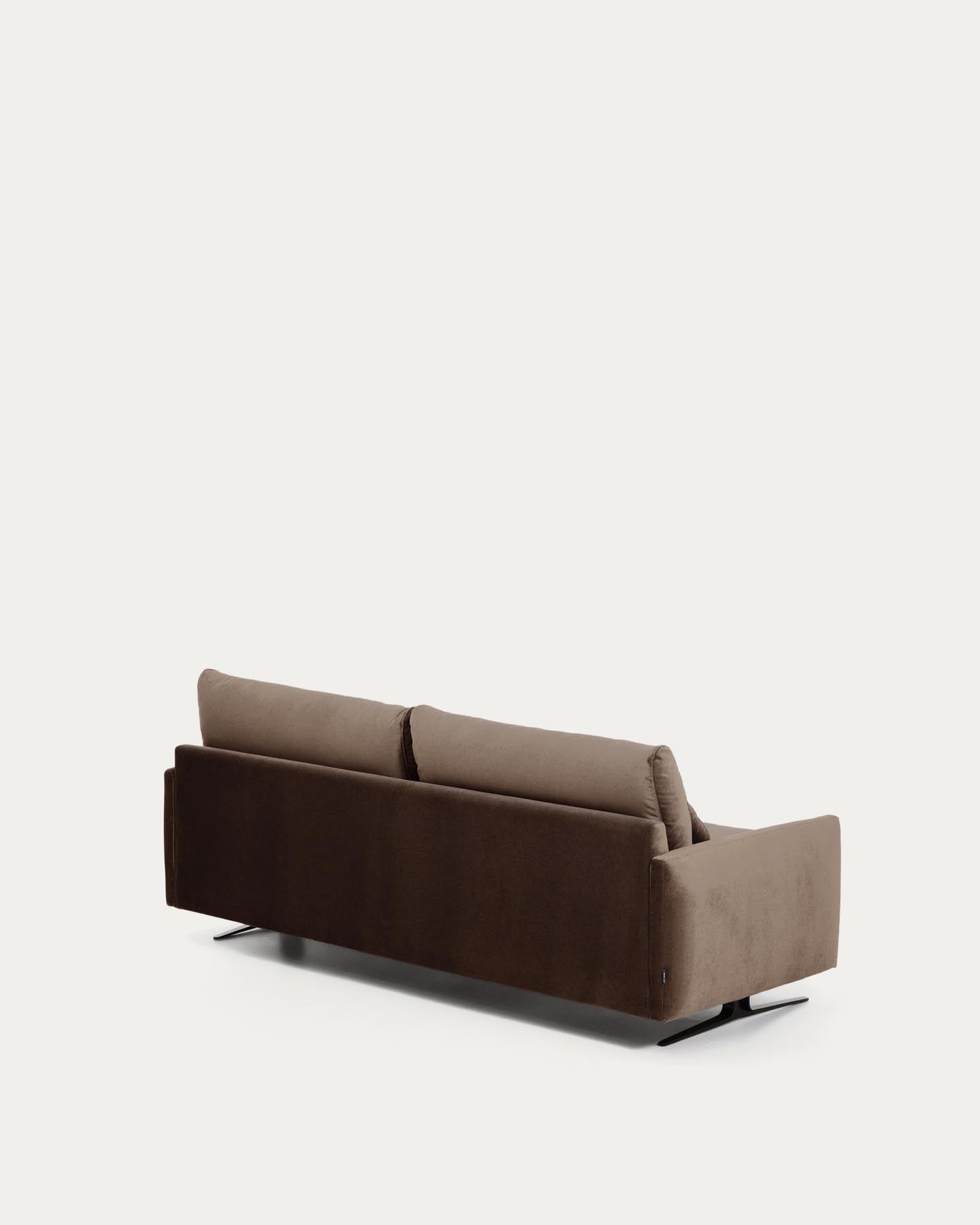 2-Sitzer-Sofa Veliro aus schokoladenbraunem Samt mit Stahlbeinen in schwarzer Ausführung, 210 cm, FSC Mix Credit in Dunkelbraun präsentiert im Onlineshop von KAQTU Design AG. 2er Sofa ist von Kave Home