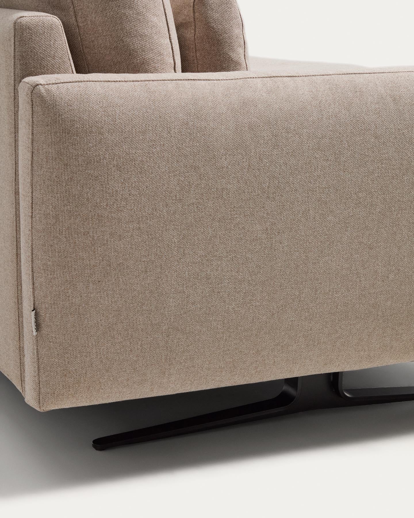 3-Sitzer-Sofa Veliro, schwer entflammbar, in Beige mit Stahlbeinen mit schwarzem Finish, 240 cm, FSC Mix Credit in Beige präsentiert im Onlineshop von KAQTU Design AG. 3er Sofa ist von Kave Home