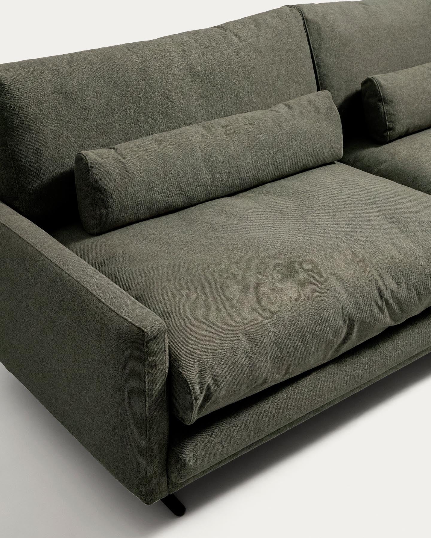 3-Sitzer-Sofa Veliro, schwer entflammbar, in Dunkelgrün mit Stahlbeinen mit schwarzem Finish, 240 cm, FSC Mix Credit in Dunkelgrün präsentiert im Onlineshop von KAQTU Design AG. 3er Sofa ist von Kave Home