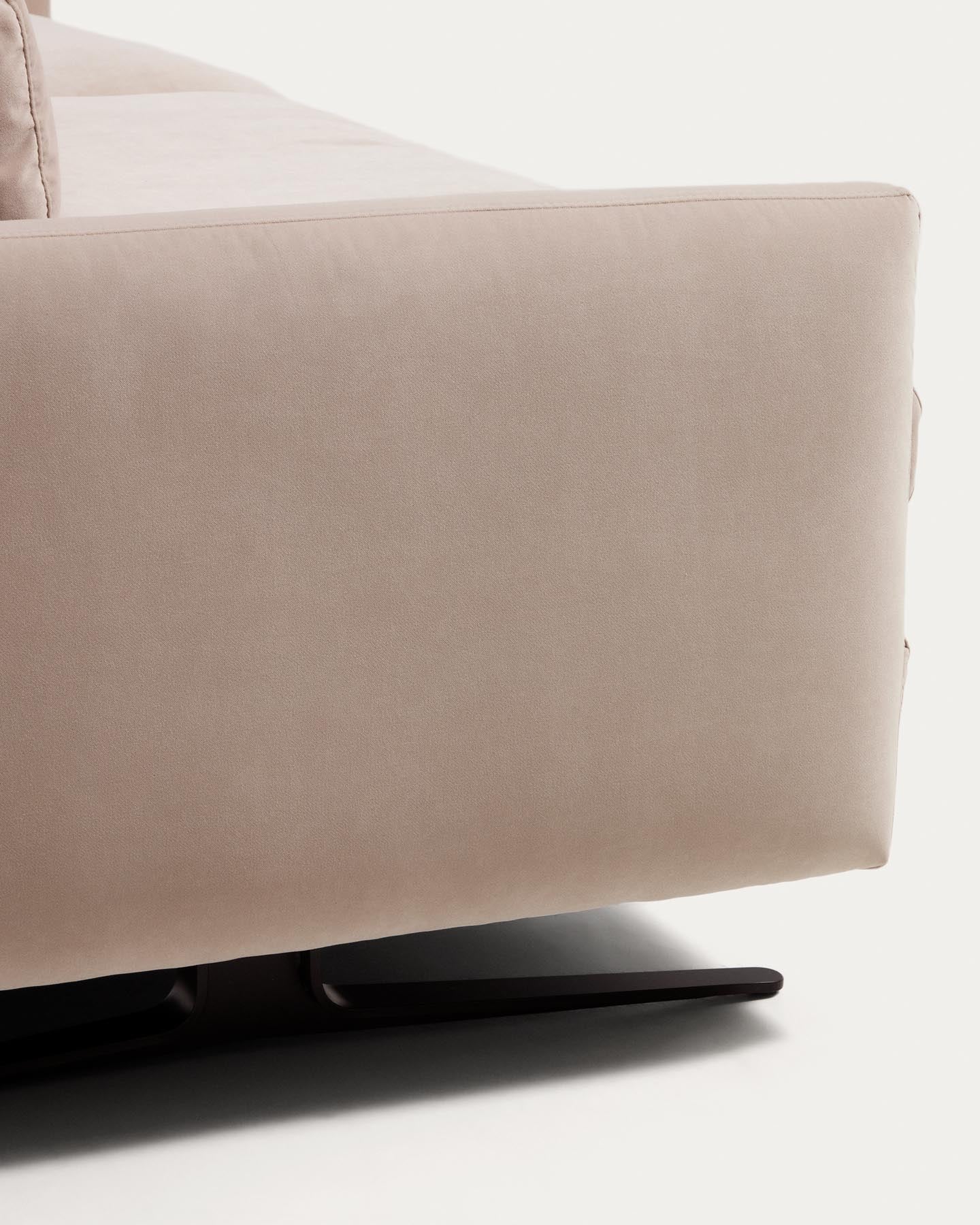 3-Sitzer-Sofa Veliro, schwer entflammbar, mit perlweissem Samt und Stahlbeinen mit schwarzem Finish, 240 cm, FSC Mix Credit in Perle präsentiert im Onlineshop von KAQTU Design AG. 3er Sofa ist von Kave Home