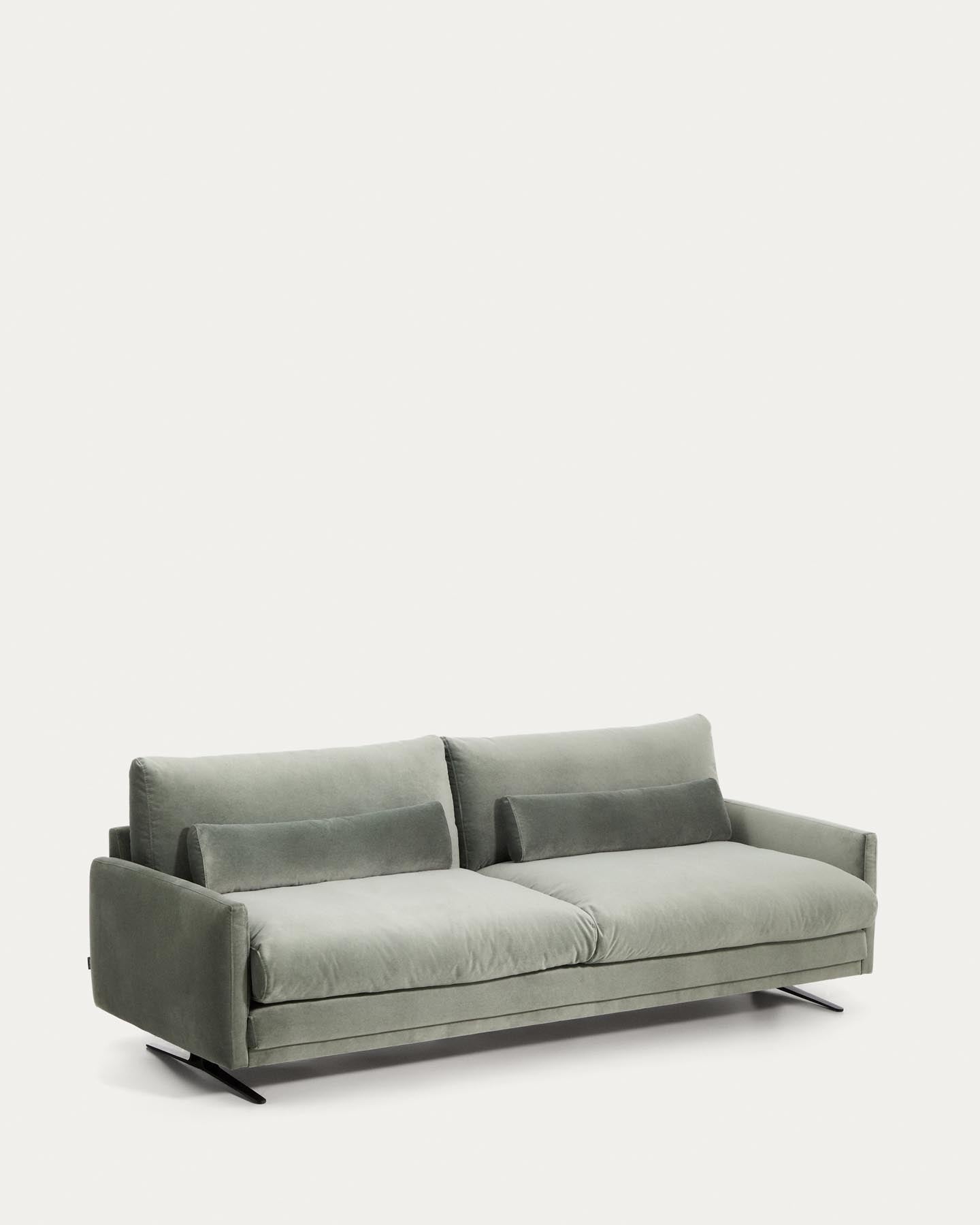 3-Sitzer-Sofa Veliro aus grünem Samt mit Stahlbeinen in schwarzer Ausführung, 240 cm, FSC Mix Credit in Grün präsentiert im Onlineshop von KAQTU Design AG. 3er Sofa ist von Kave Home