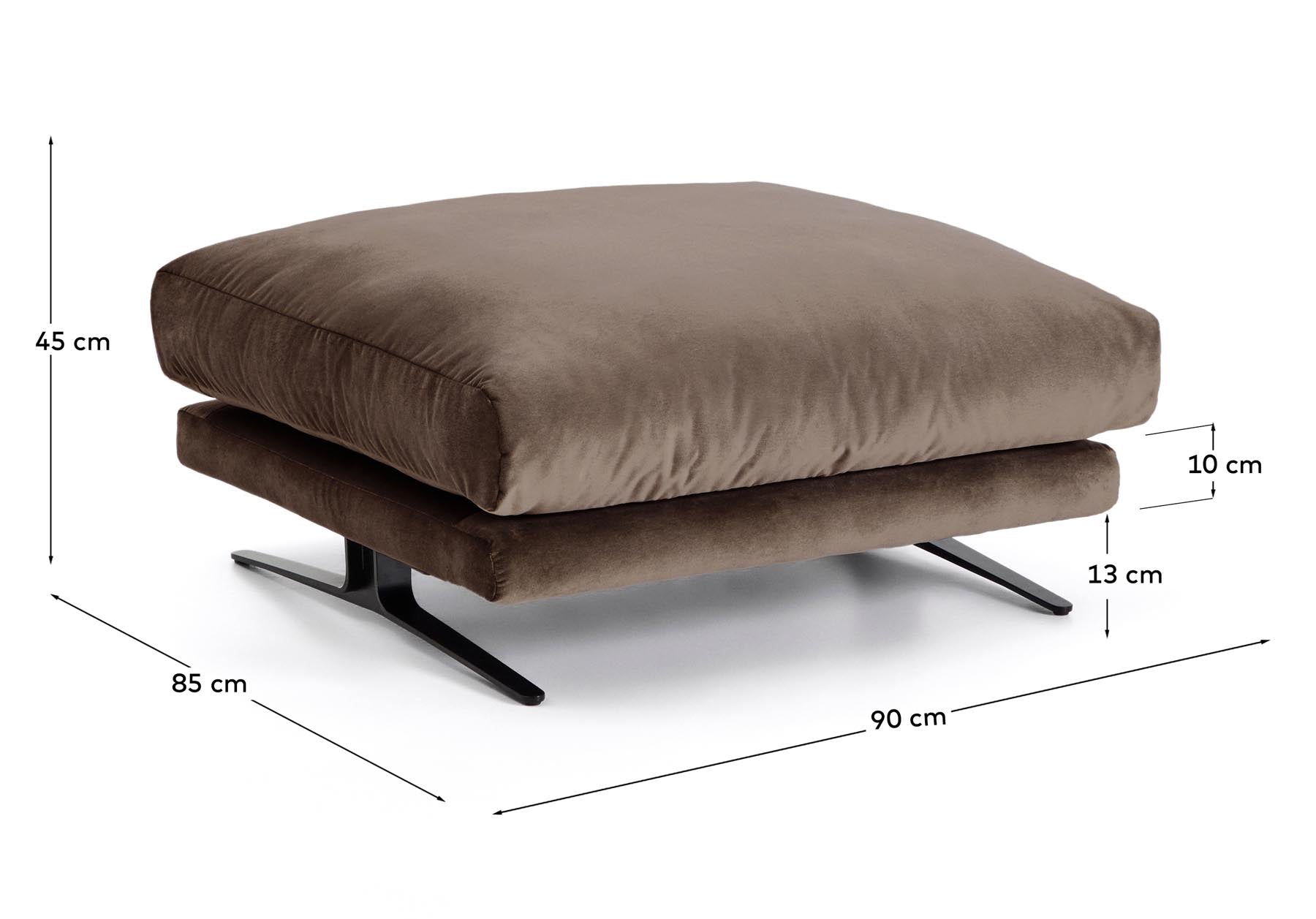 Fussablage Veliro mit schokoladenbraunem Samt und Stahlbeinen mit schwarzem Finish, 85 x 90 cm, FSC Mix Credit in Dunkelbraun präsentiert im Onlineshop von KAQTU Design AG. Pouf ist von Kave Home