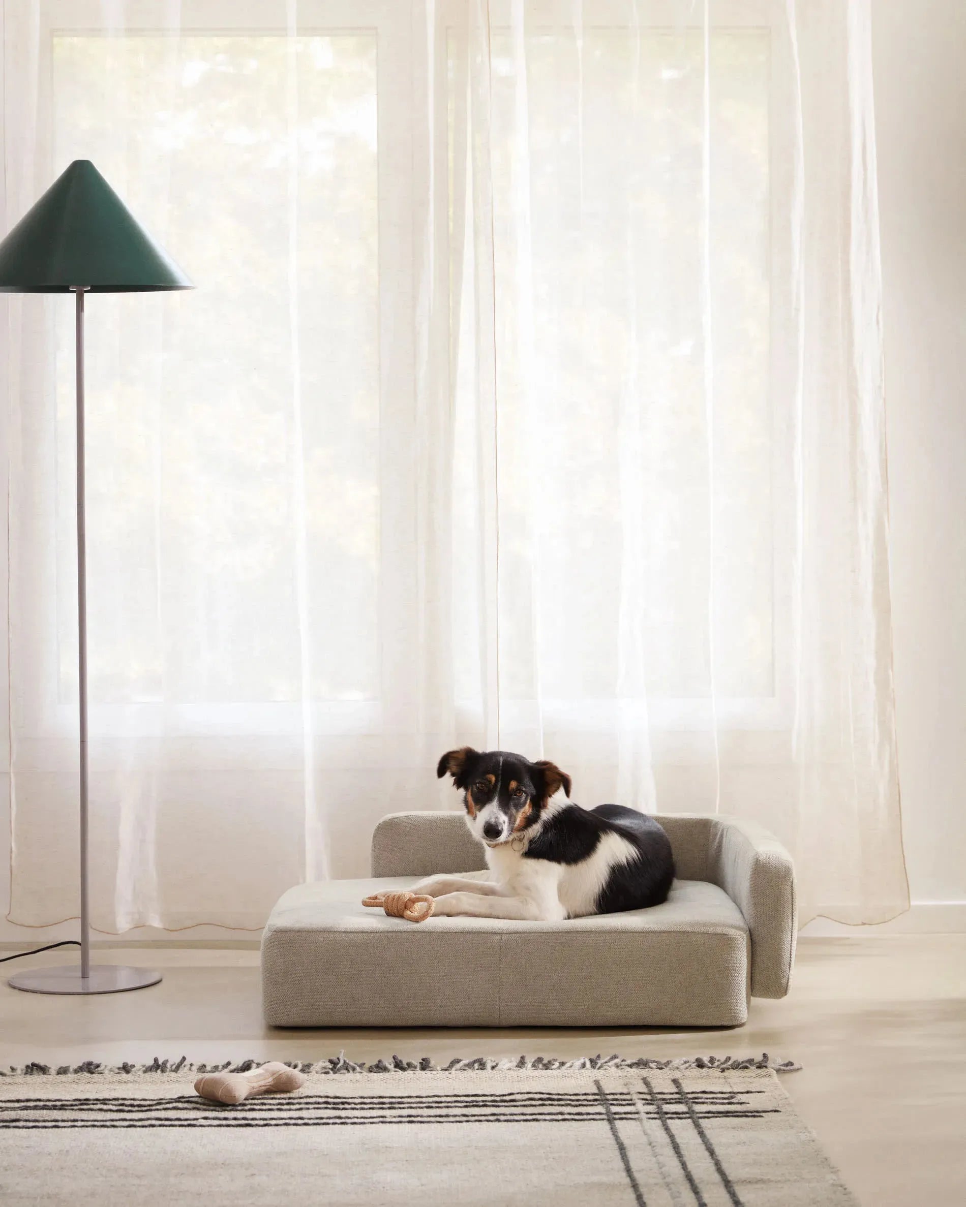 Bequemes Haustierbett Bowie in Beige, 73x98 cm, von Kave Home. Perfekt für große Haustiere, stilvoll und komfortabel.