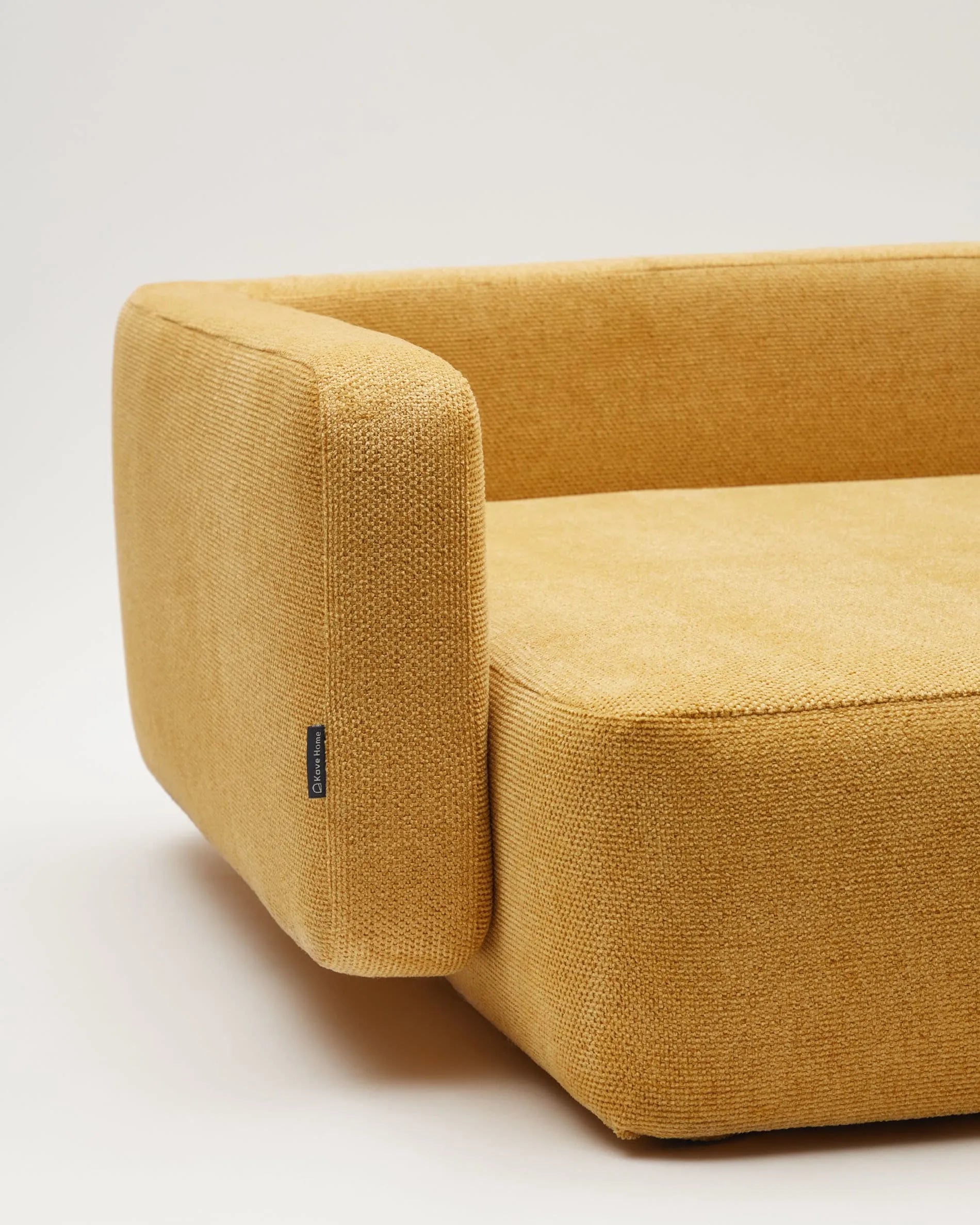 Haustierbettbezug Bowie in Senfgelb, 73x98 cm, von Kave Home. Ideal für große Haustiere, modern, robust und gemütlich.
