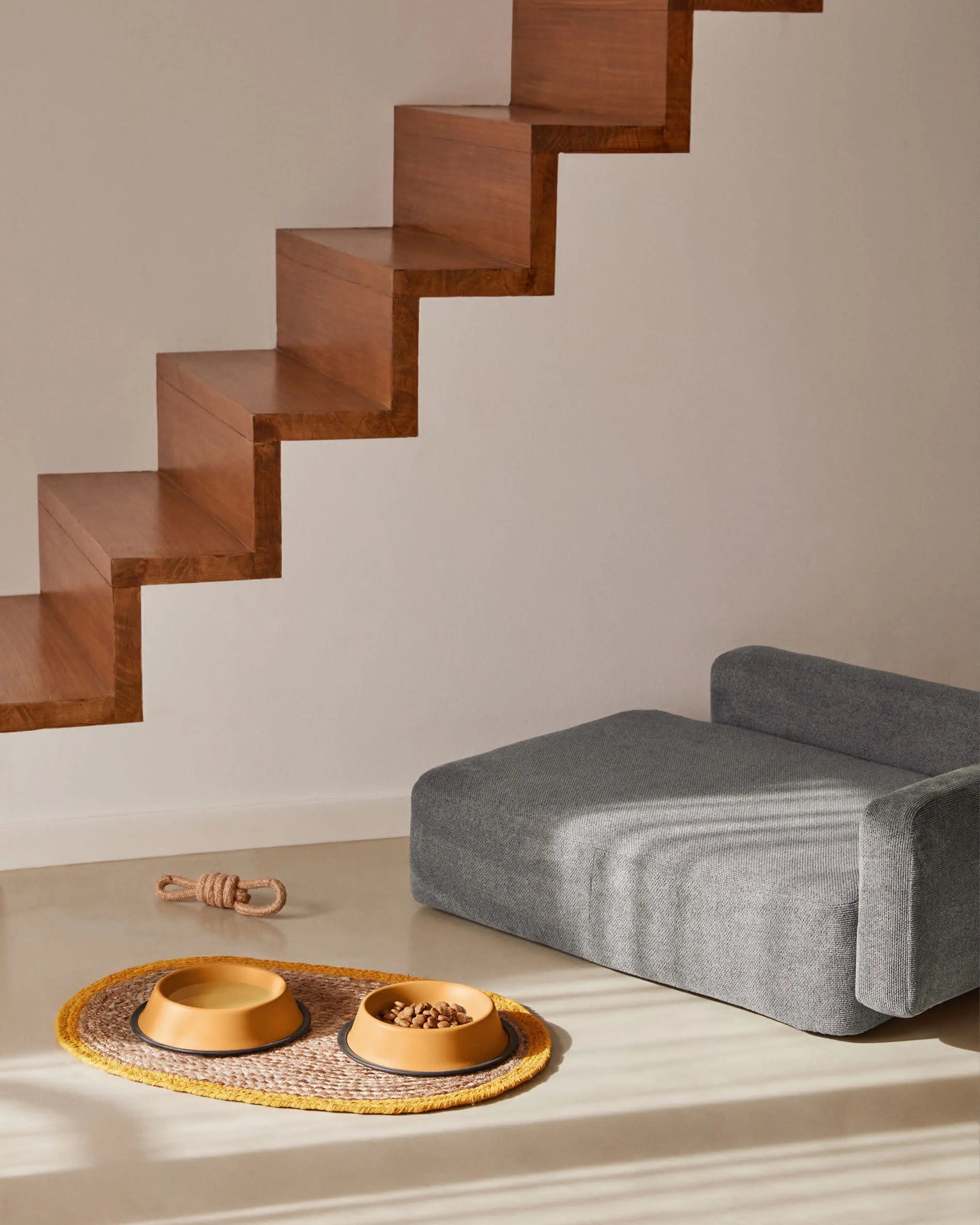 Dunkelgrauer Haustierbettbezug Bowie von Kave Home, 63x80 cm, bietet Komfort und Stil für kleine Haustiere, hochwertig und elegant.