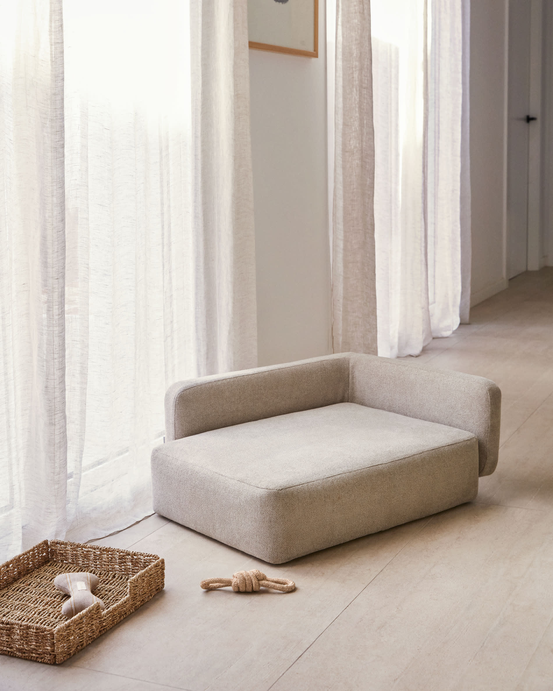 Beiger Haustierbettbezug Bowie 63x80 cm von Kave Home, stilvoll und bequem, perfekt für kleine Haustiere.