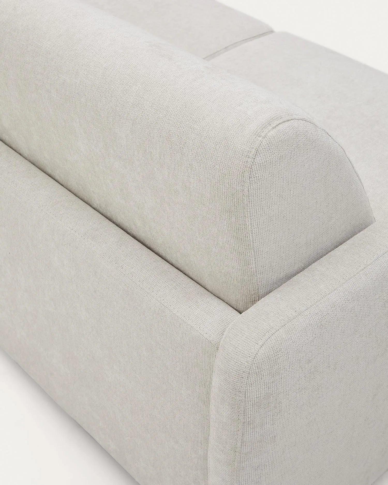 Elegantes 3-Sitzer Schlafsofa in Perlweiß mit viskoelastischer Matratze, ideal für stilvolle und komfortable Gästebewirtung.