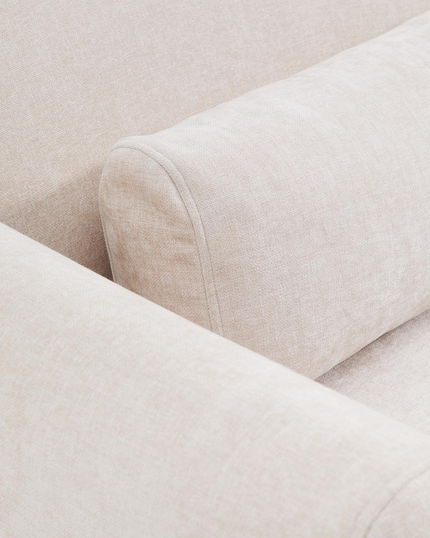 2-Sitzer-Sofa Lares mit elektrisch ausfahrbaren Sitzen und verstellbarer Kopfstütze in beiger Chenille, 180 cm in Beige präsentiert im Onlineshop von KAQTU Design AG. 2er Sofa ist von Kave Home