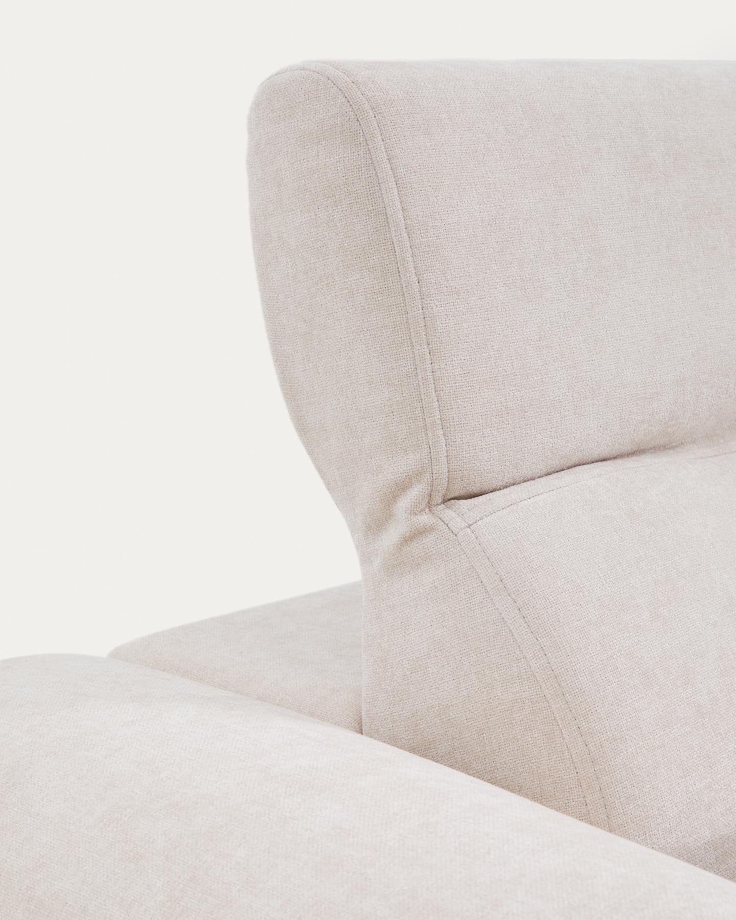 5-Sitzer-Sofa Lares mit elektrisch ausfahrbaren Sitzen und verstellbarer Kopfstütze in beiger Chenille, 335 cm in Beige präsentiert im Onlineshop von KAQTU Design AG. 5er Sofa ist von Kave Home