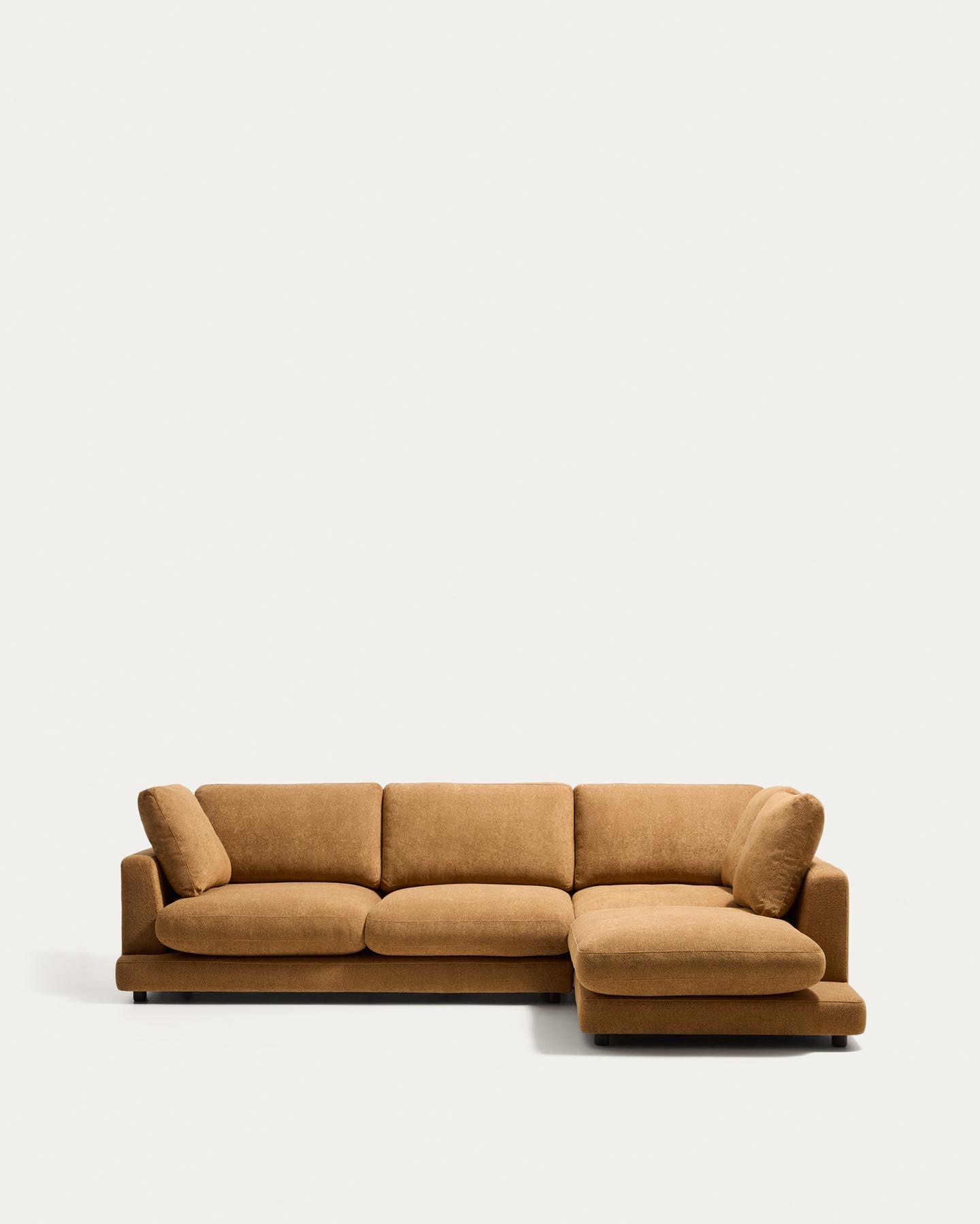 4-Sitzer-Sofa Gala aus Microbouclé mit Chaiselongue rechts in Senfgelb, FSC Mix Credit, 300 cm in Senfgelb präsentiert im Onlineshop von KAQTU Design AG. L-Sofa rechts ist von Kave Home