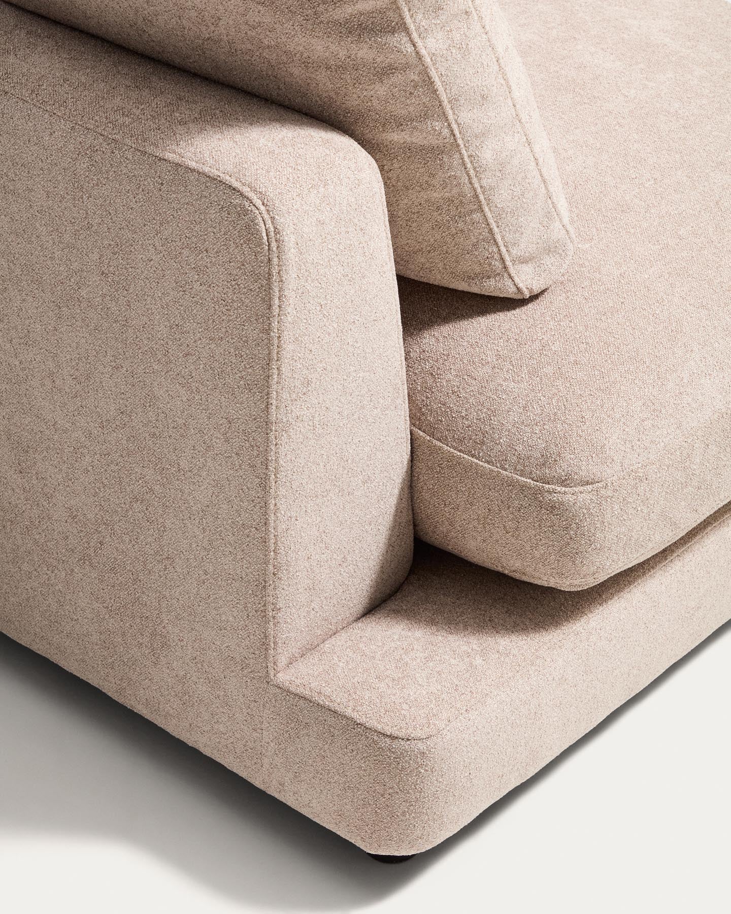 6-Sitzer-Ecksofa Gala aus beigem Microbouclé, FSC Mix Credit, 300 x 300 cm in Beige präsentiert im Onlineshop von KAQTU Design AG. Ecksofa ist von Kave Home