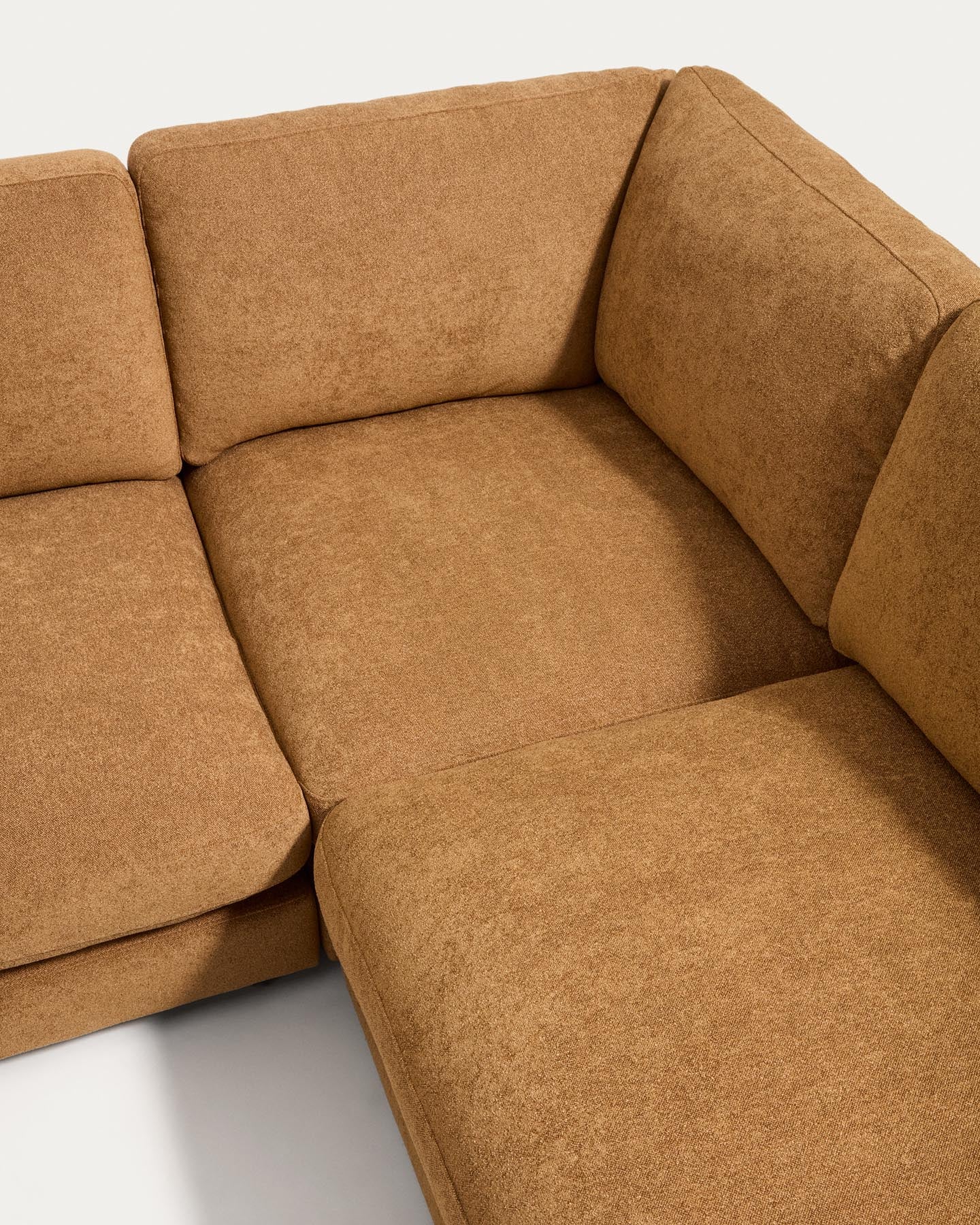 6-Sitzer-Ecksofa Gala aus senfgelbem Microbouclé, FSC Mix Credit, 300 x 300 cm in Senfgelb präsentiert im Onlineshop von KAQTU Design AG. Ecksofa ist von Kave Home