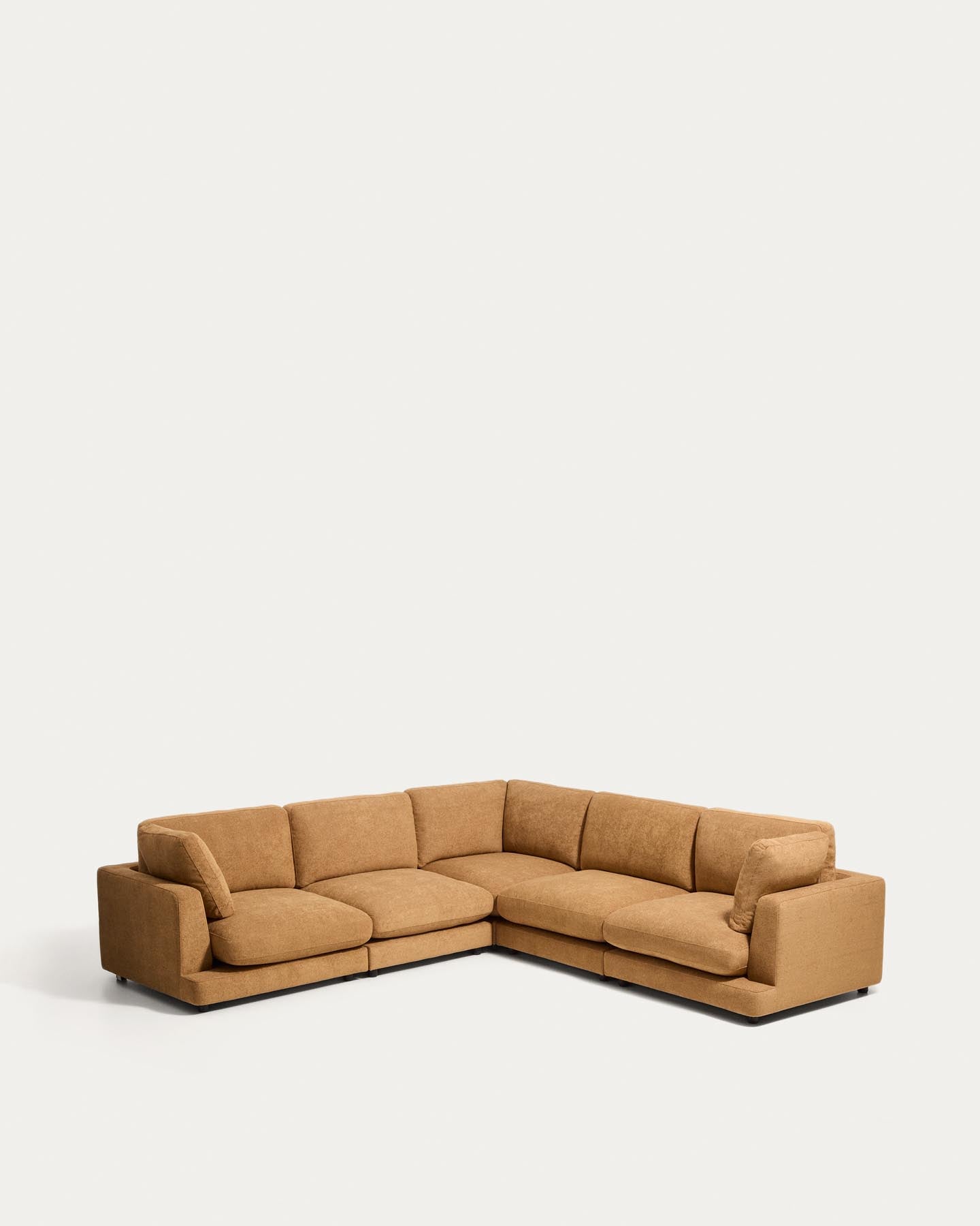 6-Sitzer-Ecksofa Gala aus senfgelbem Microbouclé, FSC Mix Credit, 300 x 300 cm in Senfgelb präsentiert im Onlineshop von KAQTU Design AG. Ecksofa ist von Kave Home
