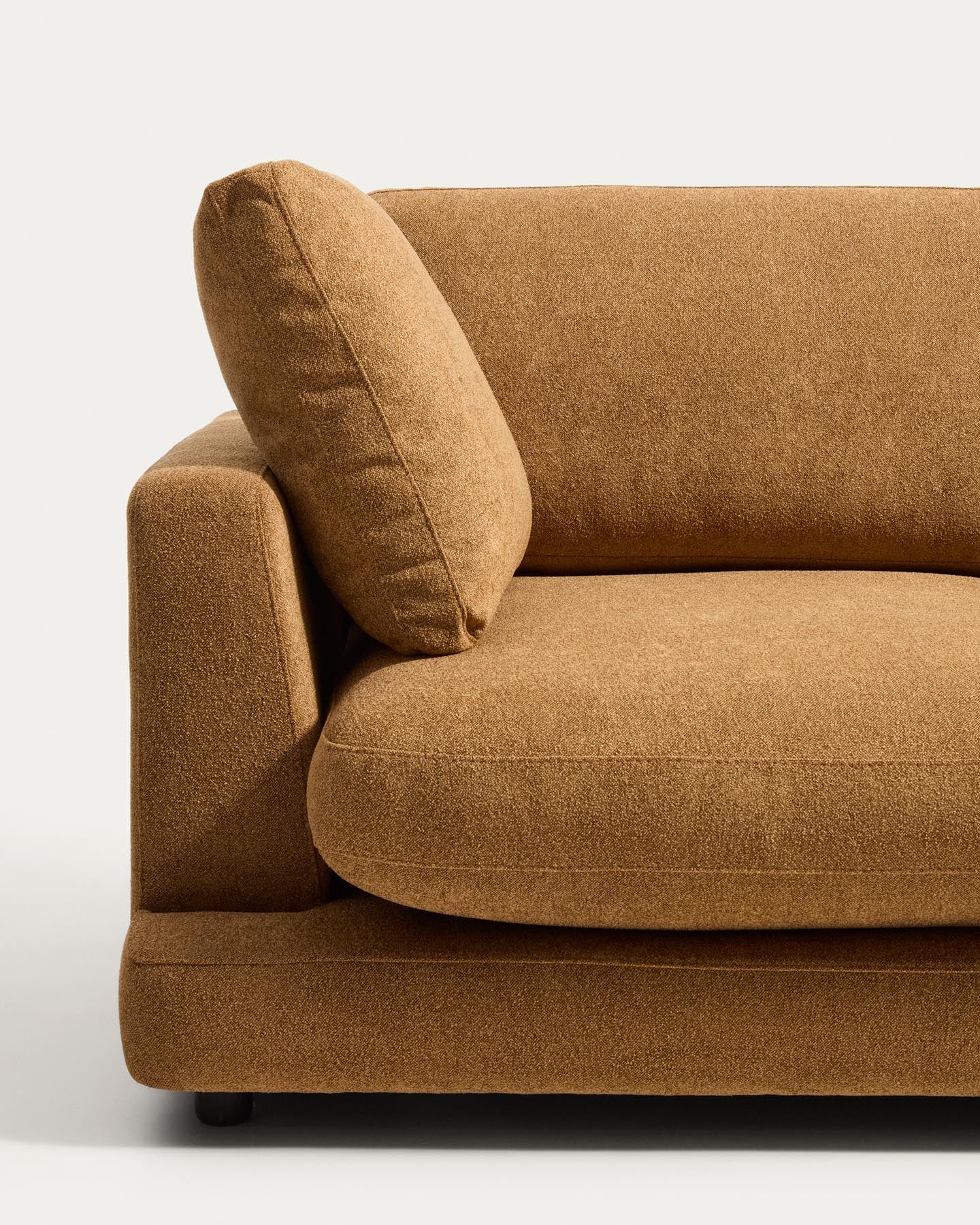 5-Sitzer-Ecksofa Gala mit Randmodul rechts aus senfgelbem Microbouclé, FSC Mix Credit, 300 x 225 cm in Senfgelb präsentiert im Onlineshop von KAQTU Design AG. L-Sofa rechts ist von Kave Home