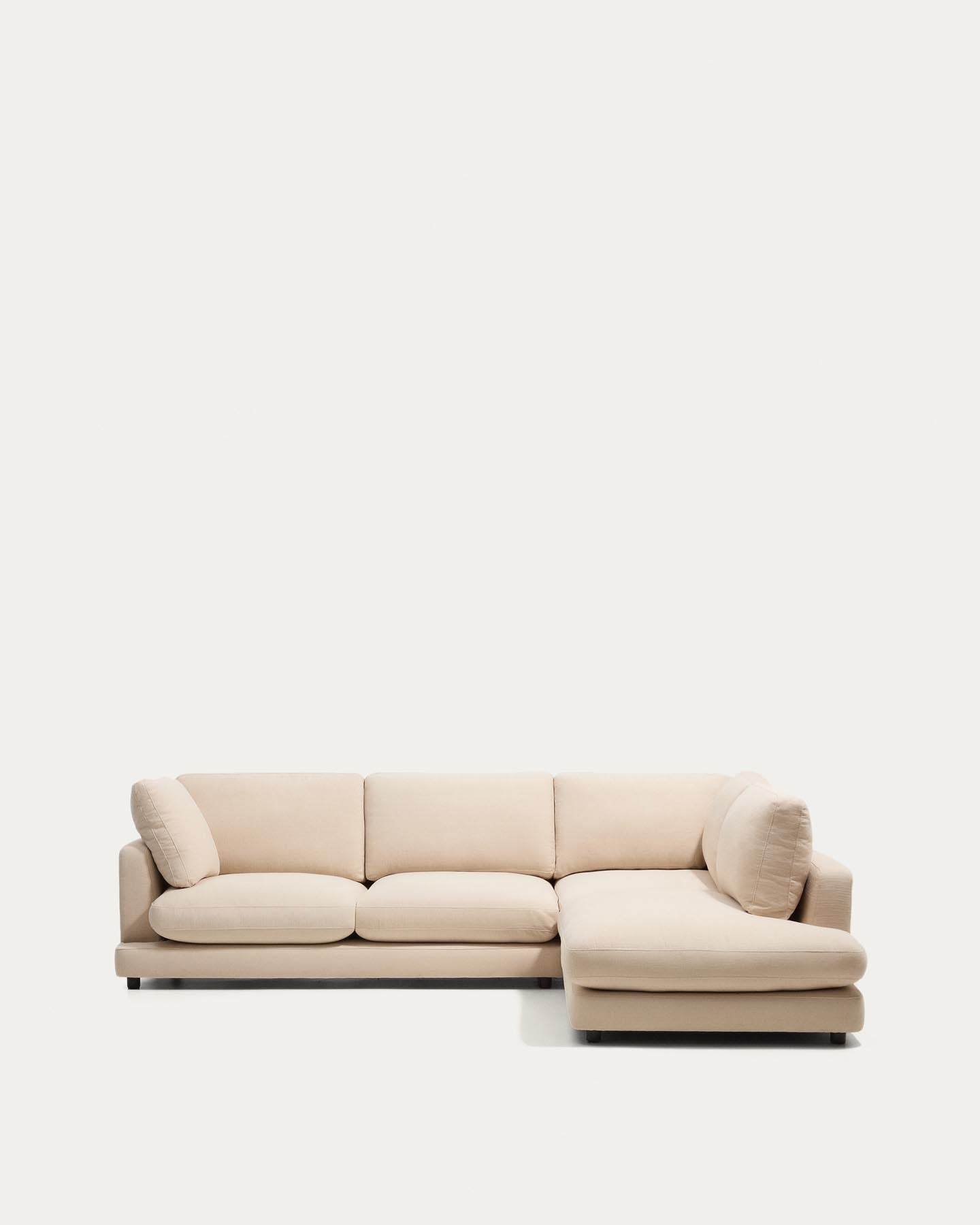5-Sitzer-Ecksofa Gala mit Randmodul rechts aus beiger Chenille, FSC Mix Credit, 300 x 225 cm in Beige präsentiert im Onlineshop von KAQTU Design AG. L-Sofa rechts ist von Kave Home