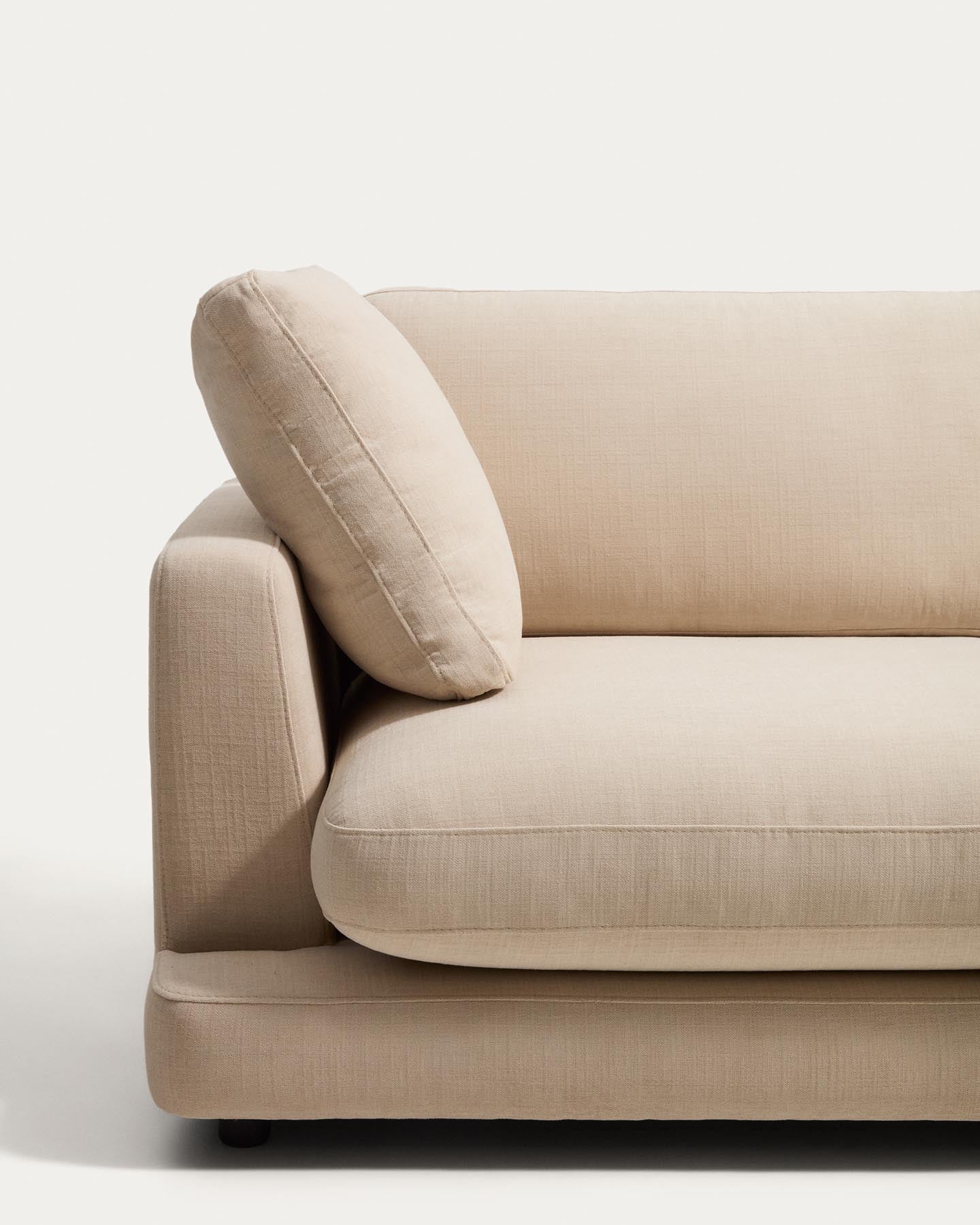 5-Sitzer-Ecksofa Gala mit Randmodul rechts aus beiger Chenille, FSC Mix Credit, 300 x 225 cm in Beige präsentiert im Onlineshop von KAQTU Design AG. L-Sofa rechts ist von Kave Home