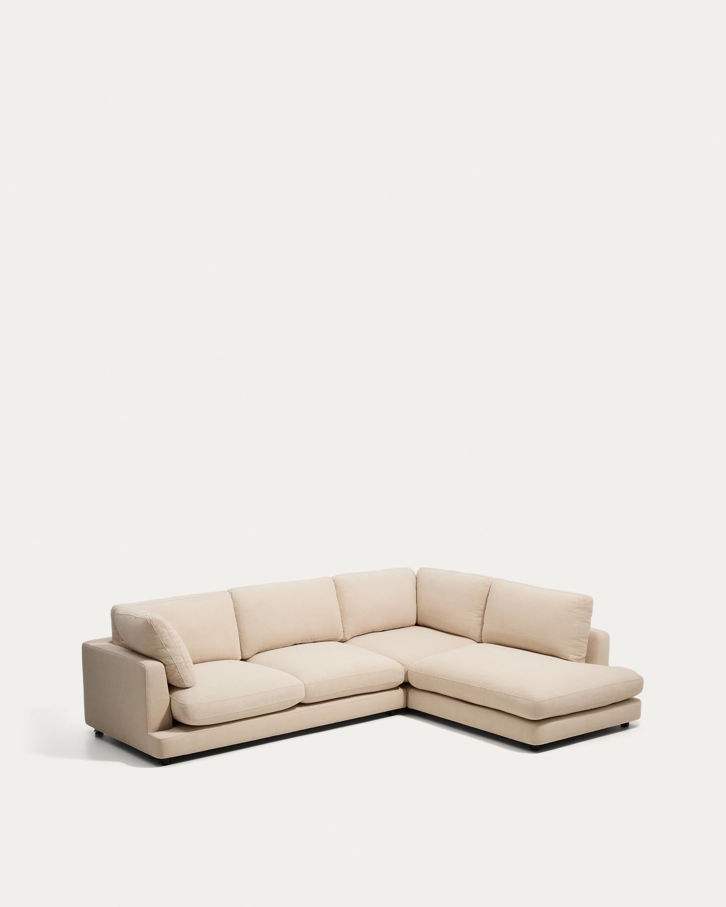 5-Sitzer-Ecksofa Gala mit Randmodul rechts aus beiger Chenille, FSC Mix Credit, 300 x 225 cm in Beige präsentiert im Onlineshop von KAQTU Design AG. L-Sofa rechts ist von Kave Home