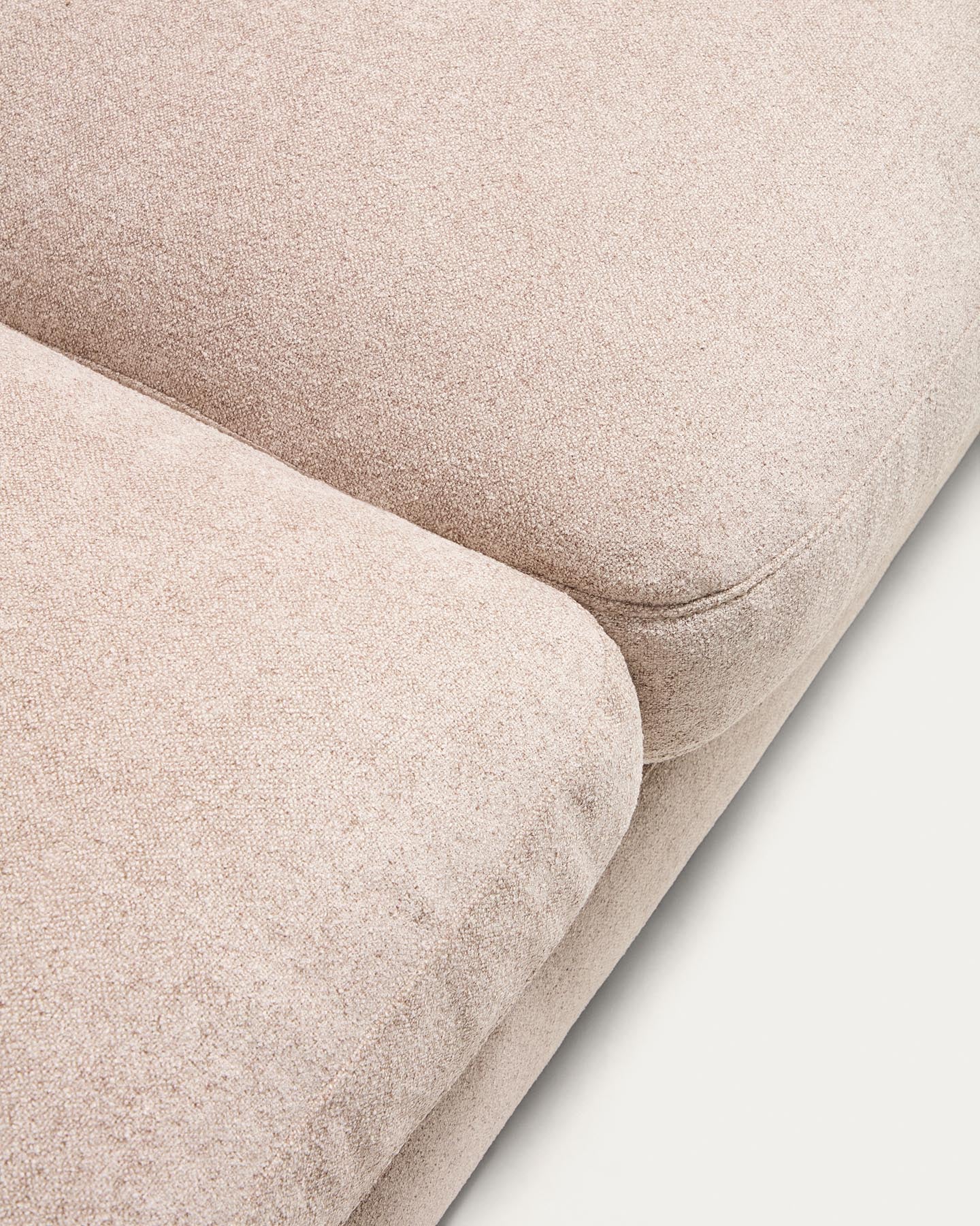 6-Sitzer-Sofa Gala aus beigem Microbouclé, FSC Mix Credit, 390 cm in Beige präsentiert im Onlineshop von KAQTU Design AG. 5er Sofa ist von Kave Home