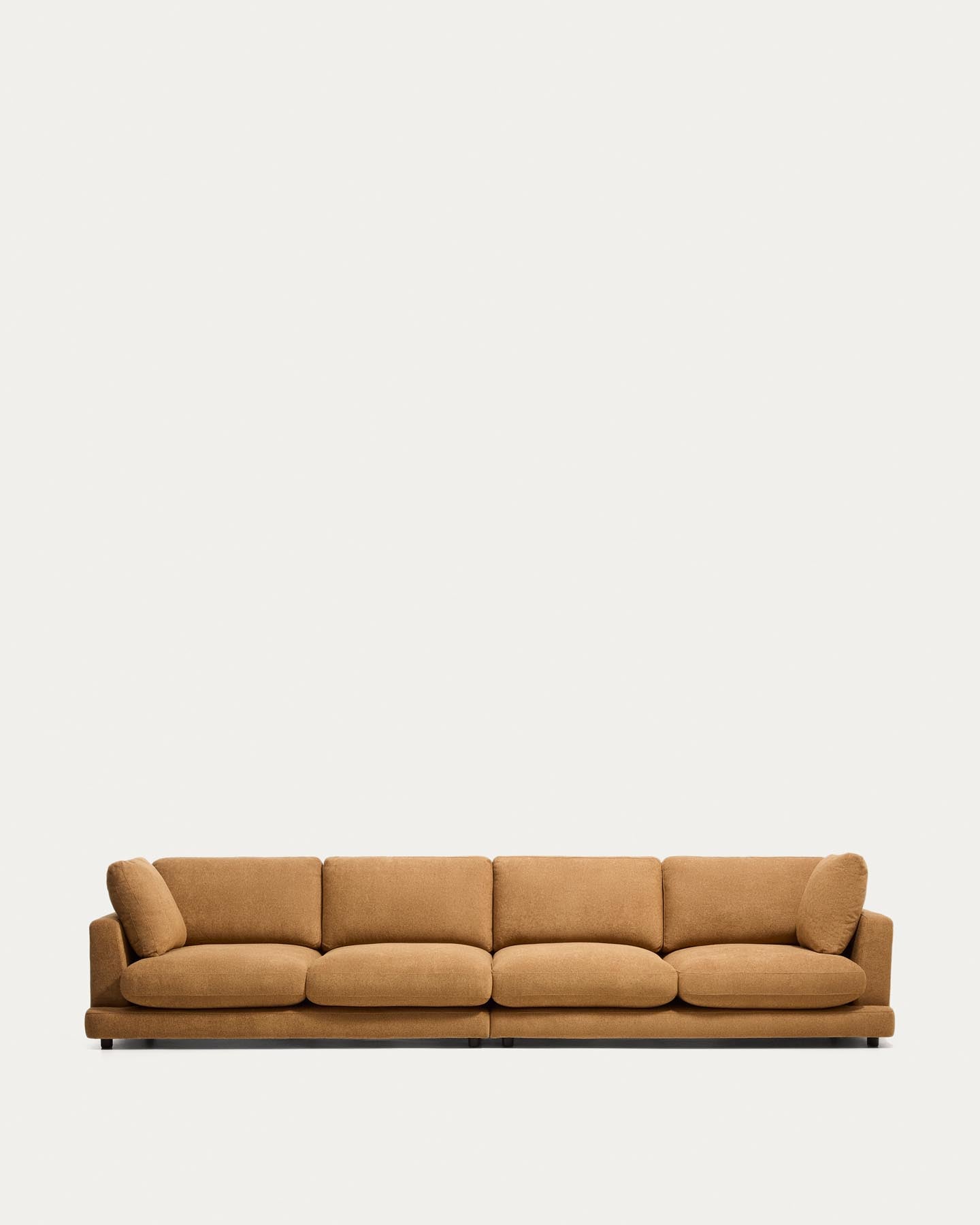6-Sitzer-Sofa Gala aus senfgelbem Microbouclé, FSC Mix Credit, 390 cm in Beige präsentiert im Onlineshop von KAQTU Design AG. 5er Sofa ist von Kave Home