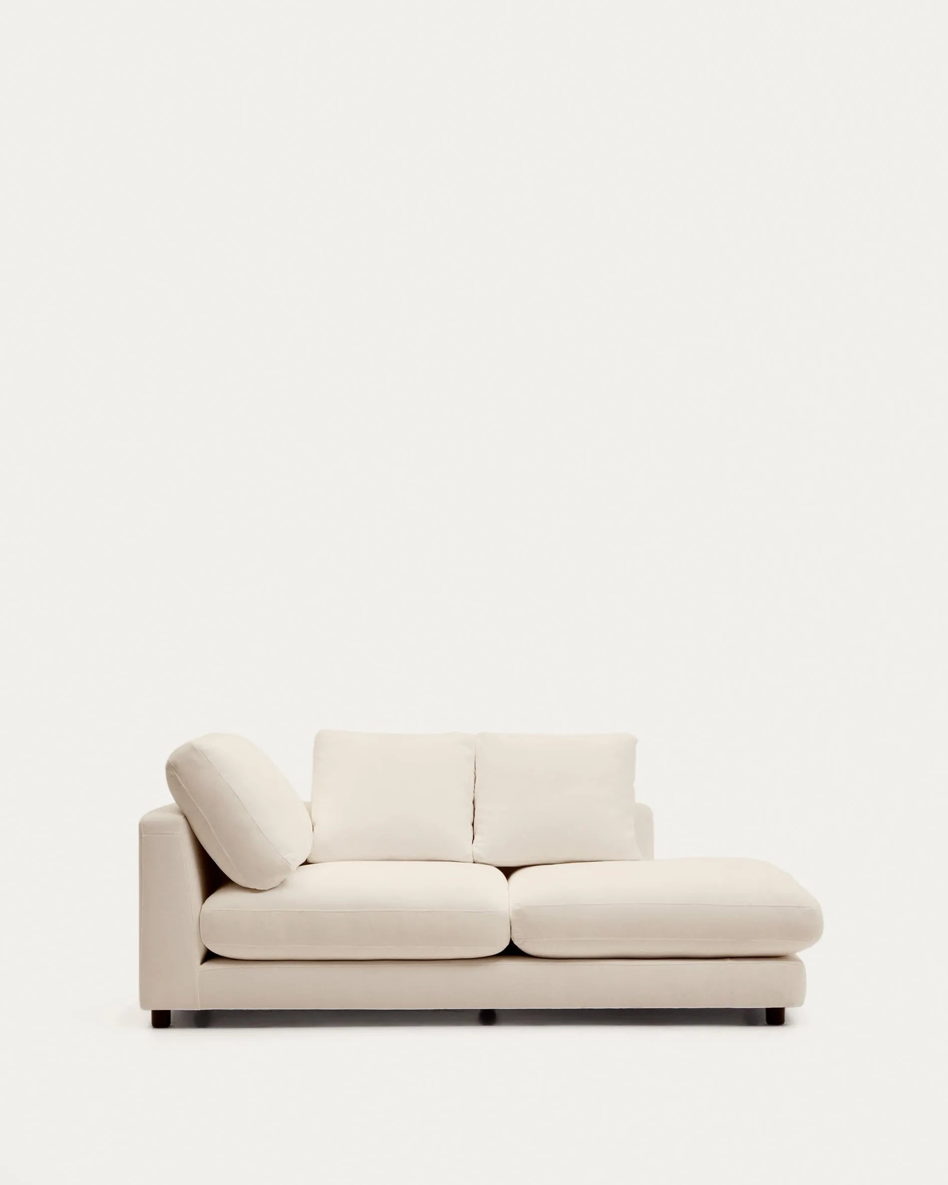 Elegante Chaiselongue Gala in Beige von Kave Home, 193 x 105 cm, perfekt für stilvolles Wohnen und gemütliche Stunden.