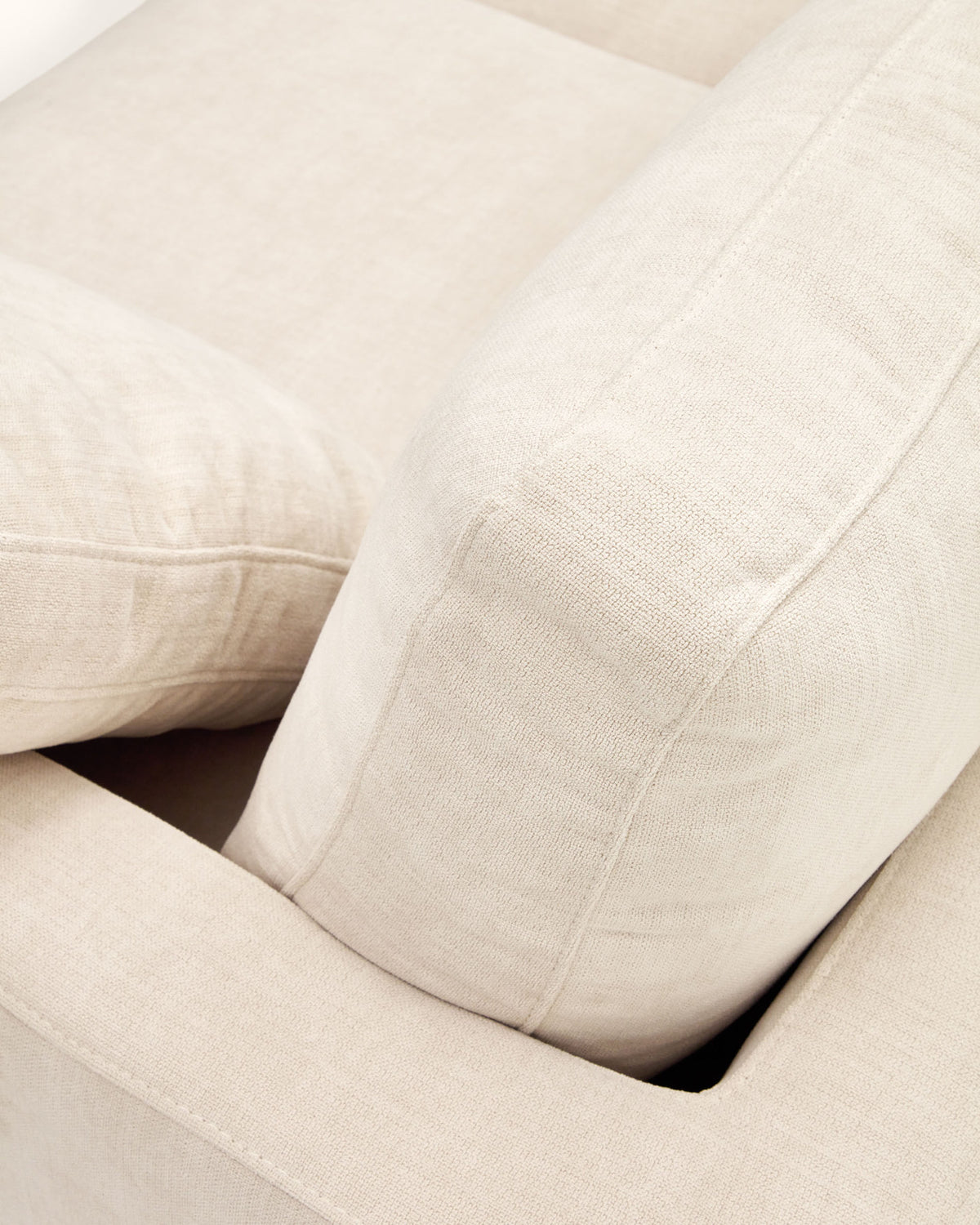 3-Sitzer-Sofa Gala mit beiger Chenille FSC Mix Credit 210 cm in Beige präsentiert im Onlineshop von KAQTU Design AG. 3er Sofa ist von Kave Home