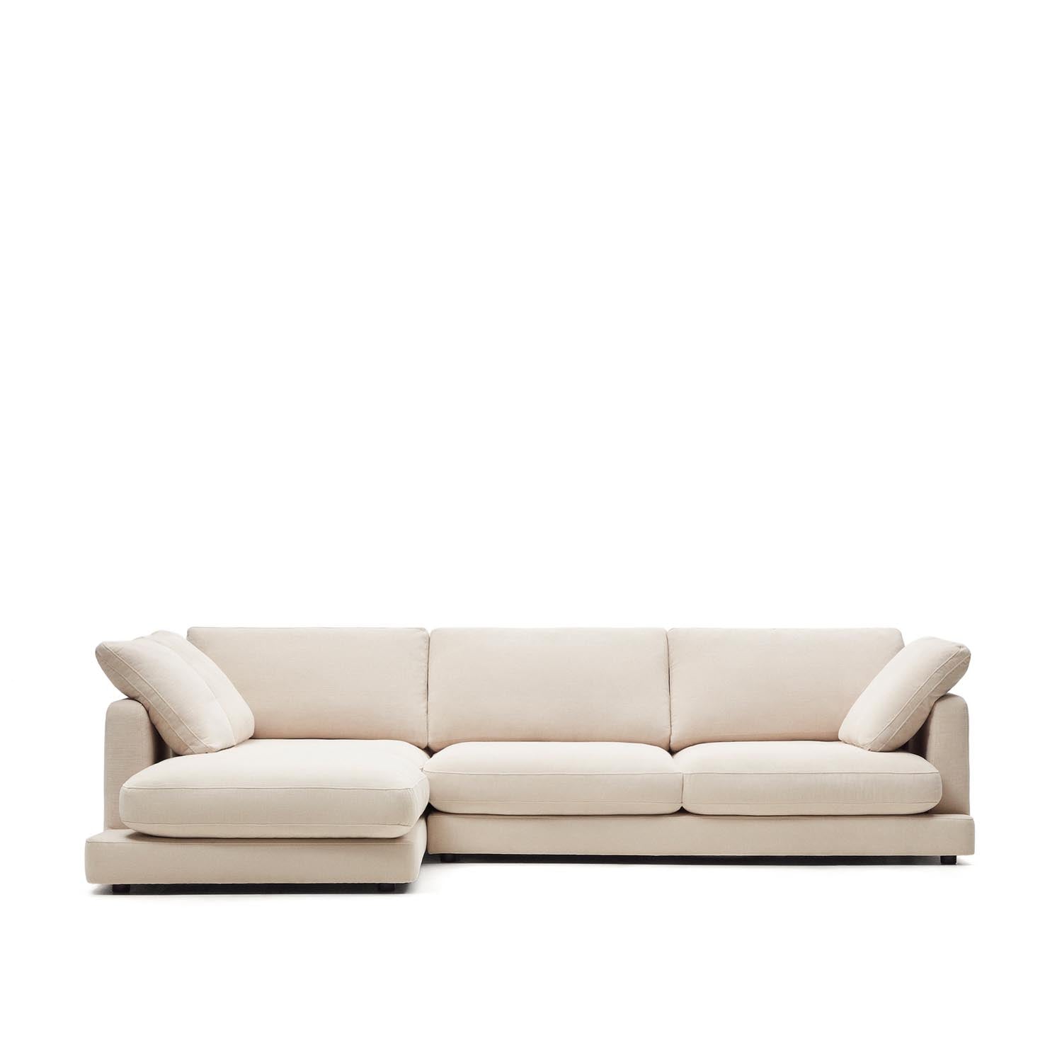 Gala 4-Sitzer-Sofa mit Chaiselongue links beige 300 cm in Beige präsentiert im Onlineshop von KAQTU Design AG. 4er Sofa ist von Kave Home