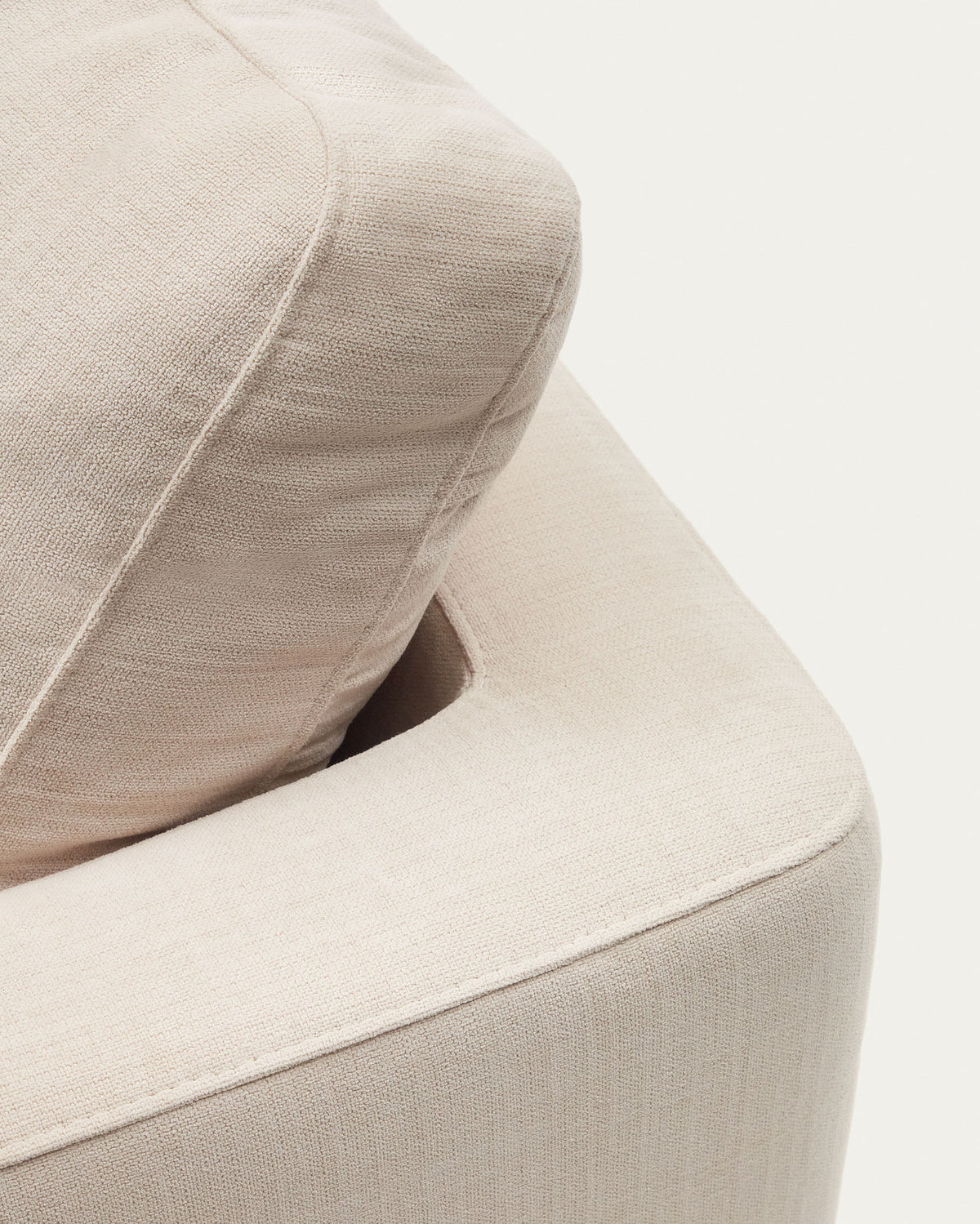 4-Sitzer-Sofa Gala mit beiger Chenille und Chaiselongue links FSC Mix Credit 300 cm in Beige präsentiert im Onlineshop von KAQTU Design AG. L-Sofa links ist von Kave Home