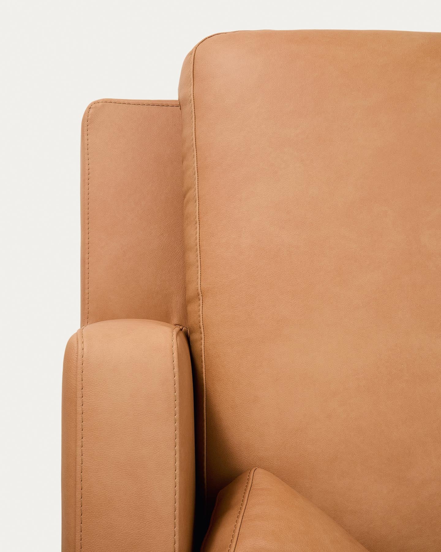 4-Sitzer-Sofa Gala mit Chaiselongue rechts in braunem Leder, 300 cm in Braun präsentiert im Onlineshop von KAQTU Design AG. 4er Sofa ist von Kave Home