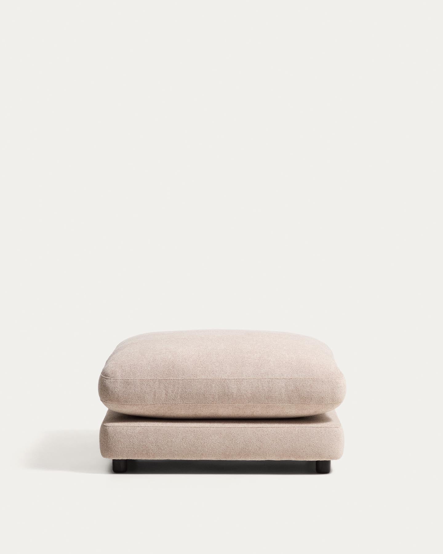 Gala footrest made of beige microbouclé, FSC Mix Credit, 90 x 90 cm