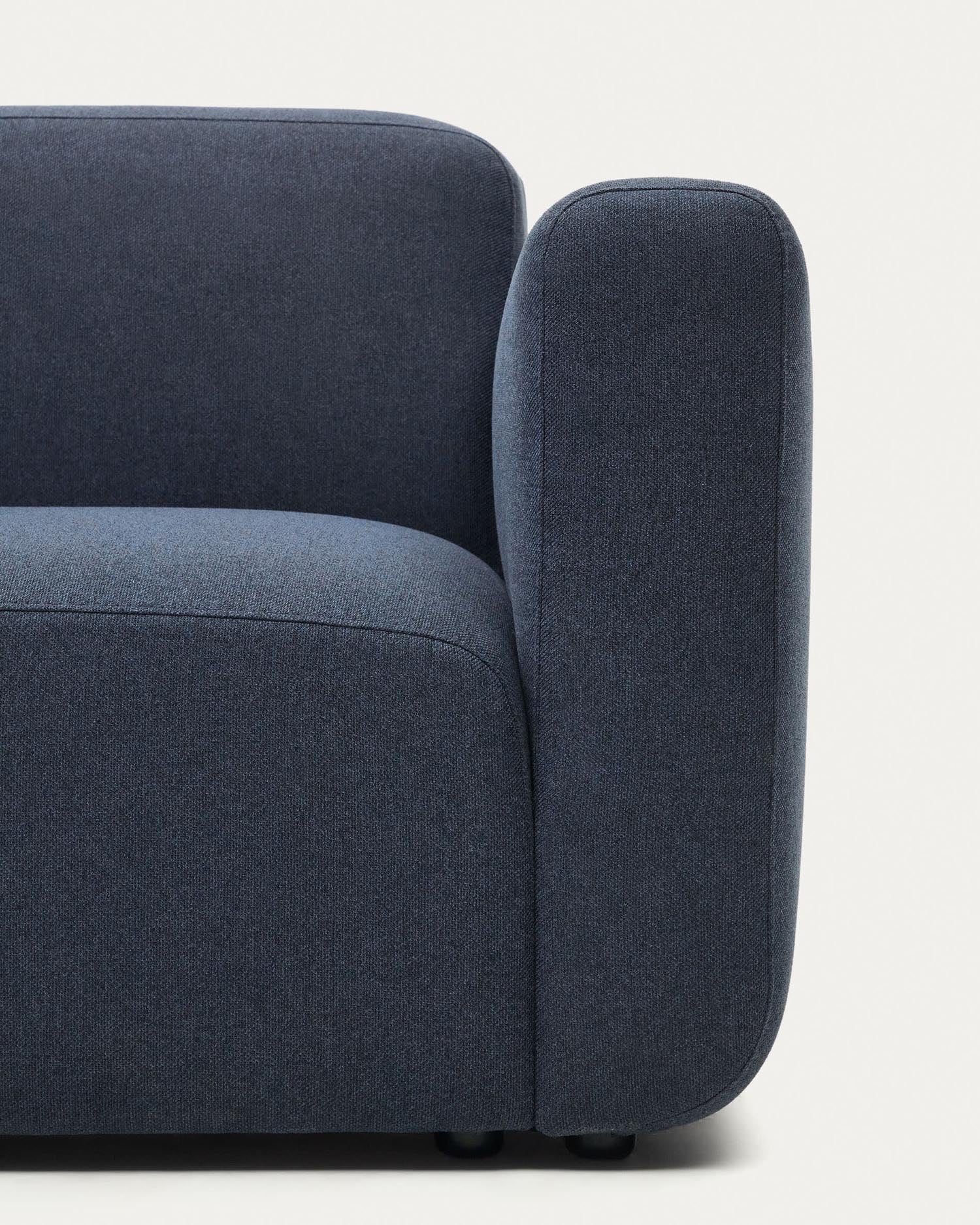 Der Neom Modularsessel in Blau von Kave Home kombiniert modernes Design mit Nachhaltigkeit und bietet höchsten Sitzkomfort.