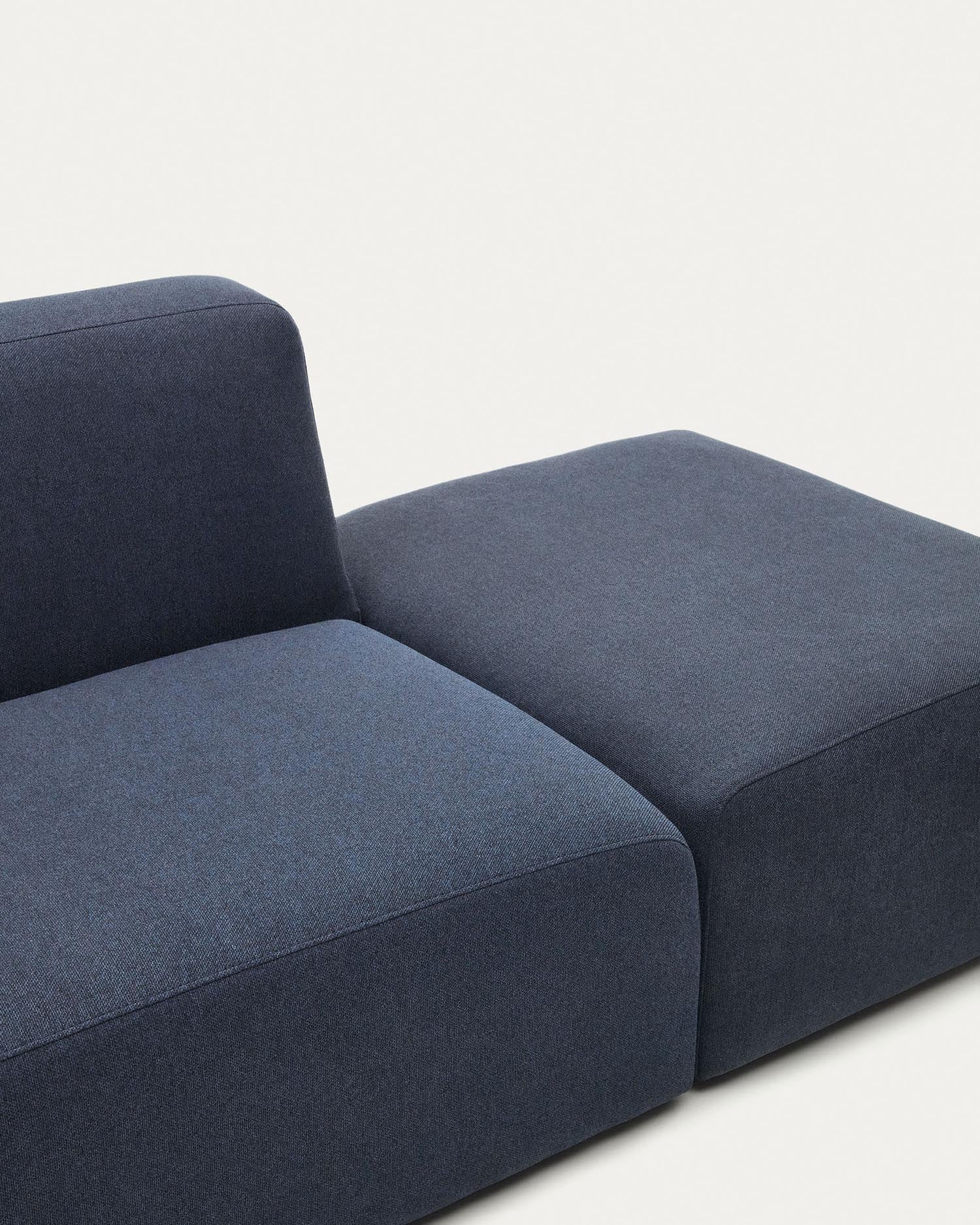 Elegantes, modulares 1-Sitzer-Sofa in Blau, nachhaltig aus FSC-zertifiziertem Holz, bietet Flexibilität und Komfort.