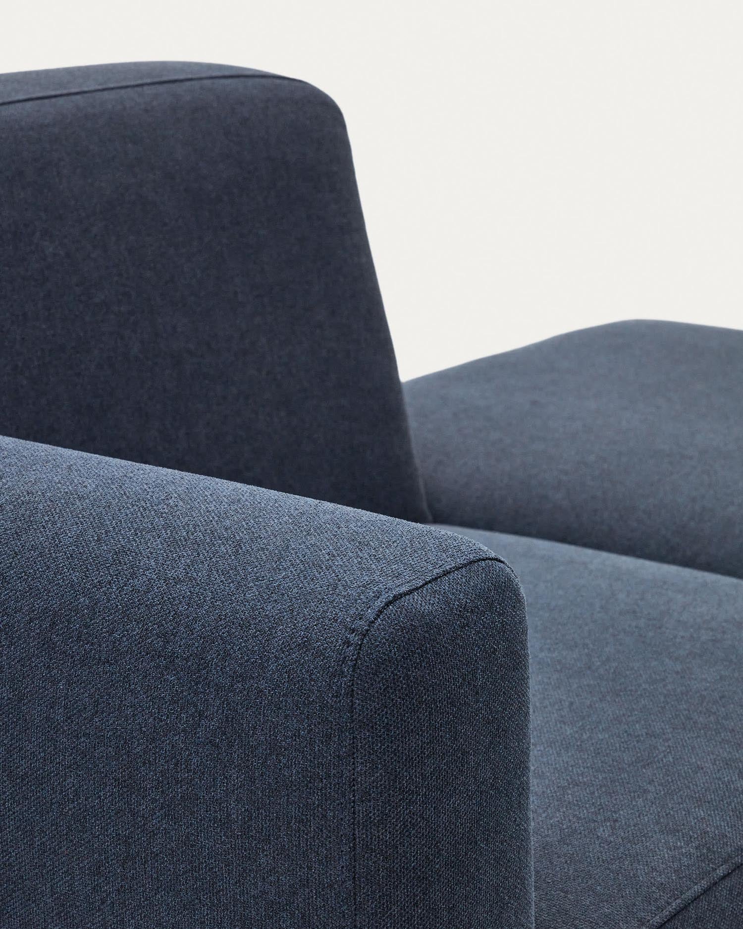 Elegantes, modulares 1-Sitzer-Sofa in Blau, nachhaltig aus FSC-zertifiziertem Holz, bietet Flexibilität und Komfort.