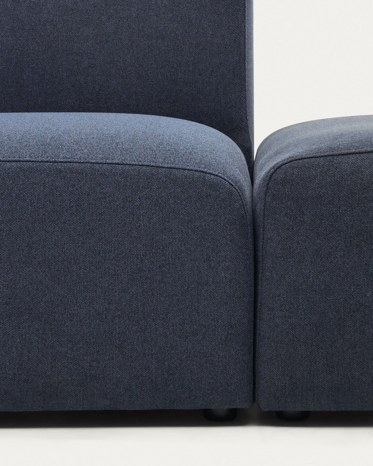 Entdecke das Neom 2-Sitzer-Sofa in Blau, 244 cm, mit Randmodul. Flexibel, stilvoll und umweltfreundlich – perfekt für dein Zuhause!