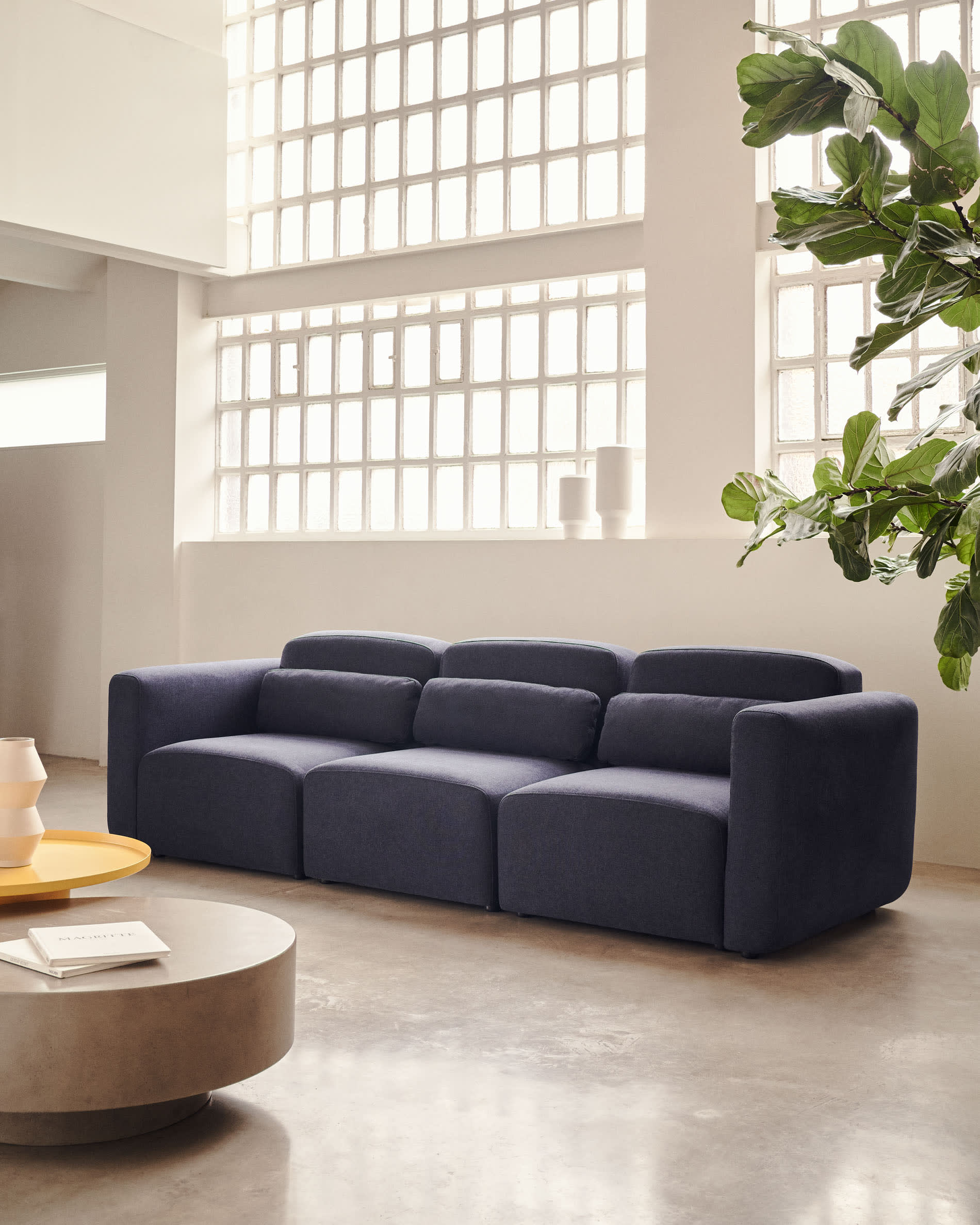 Elegantes, modulares 3-Sitzer-Sofa in Blau, 263 cm, aus nachhaltigem Holz, flexibel anpassbar, stilvoll und umweltbewusst.