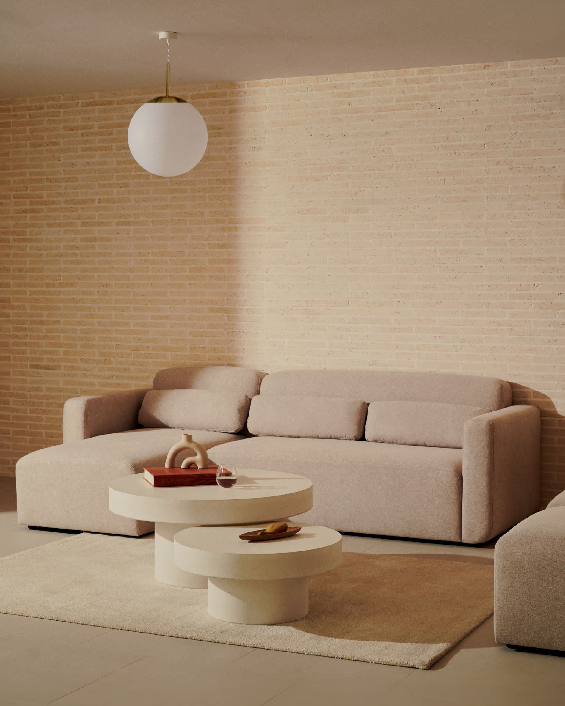 Elegantes, modulares 3-Sitzer-Sofa in Beige mit flexibler Chaiselongue, FSC-zertifiziert, für stilvollen Komfort.