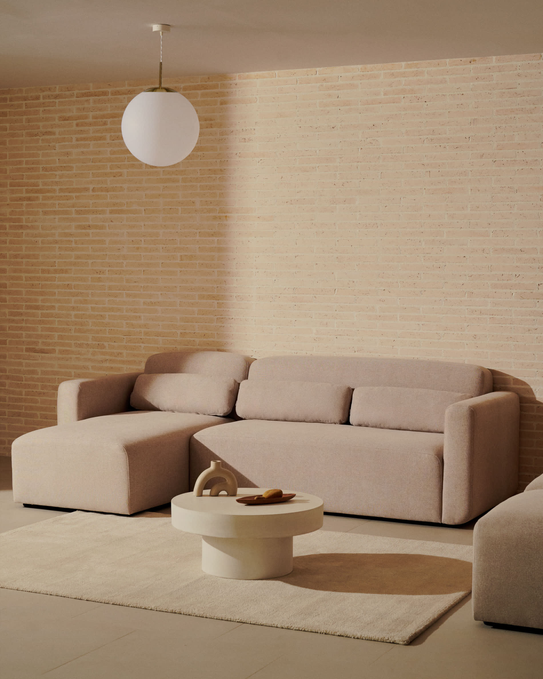 Elegantes, modulares 3-Sitzer-Sofa in Beige mit flexibler Chaiselongue, FSC-zertifiziert, für stilvollen Komfort.