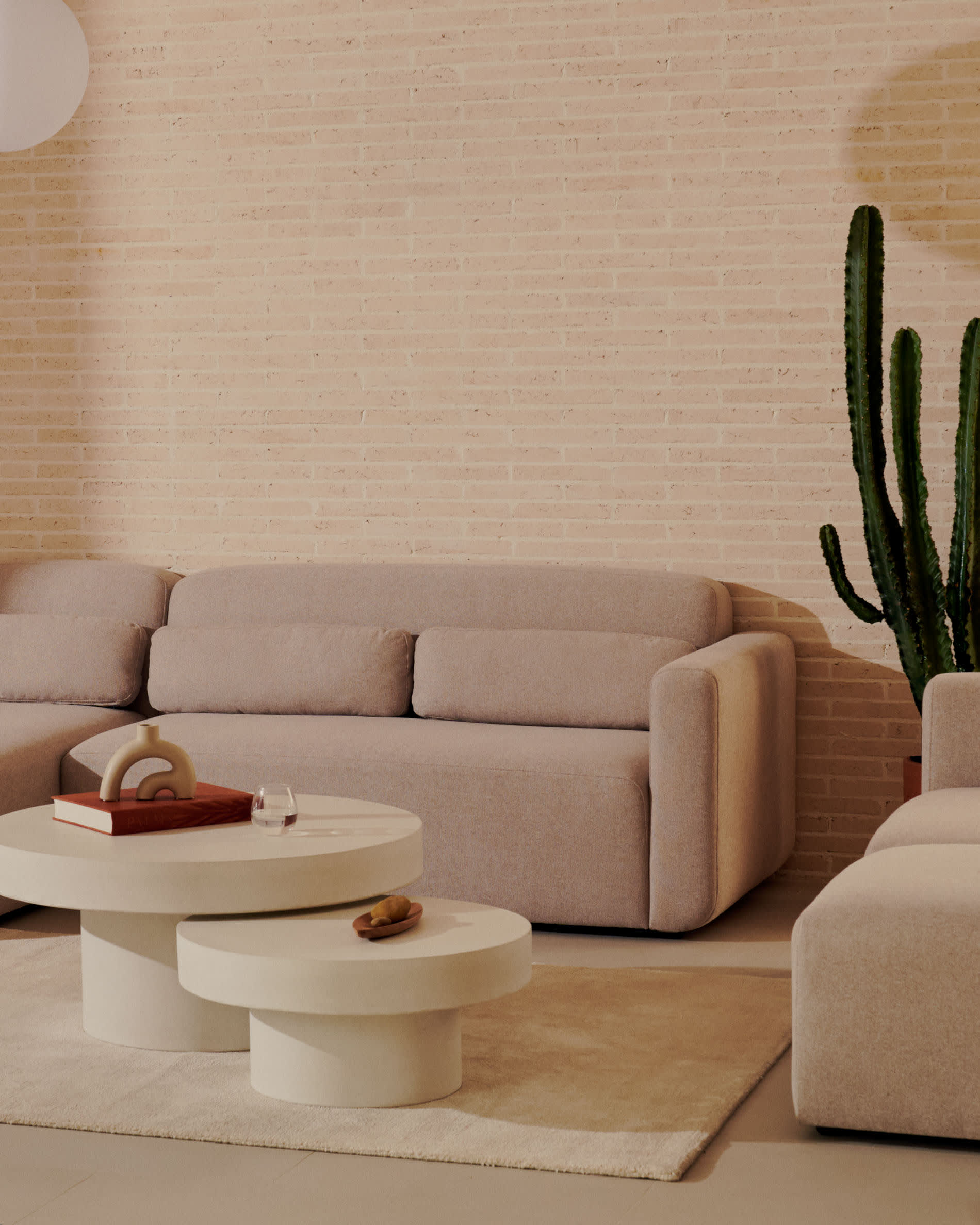 Elegantes, modulares 3-Sitzer-Sofa in Beige mit flexibler Chaiselongue, FSC-zertifiziert, für stilvollen Komfort.